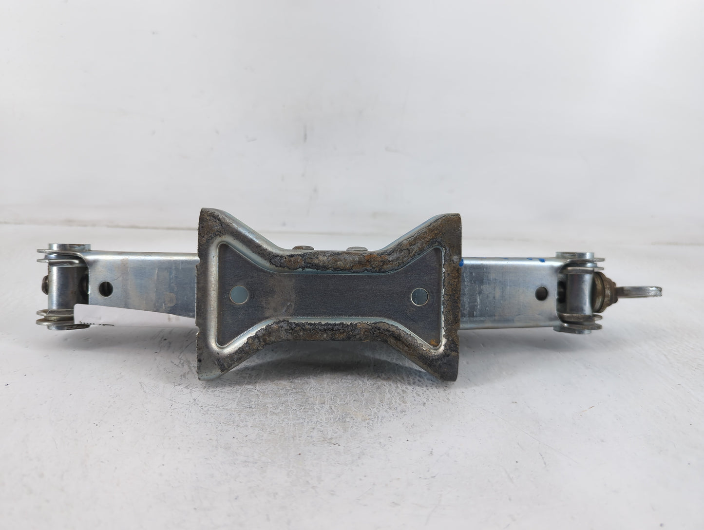 2010 Nissan Versa Spare Scissor Car Jack - Oemusedautoparts1.com