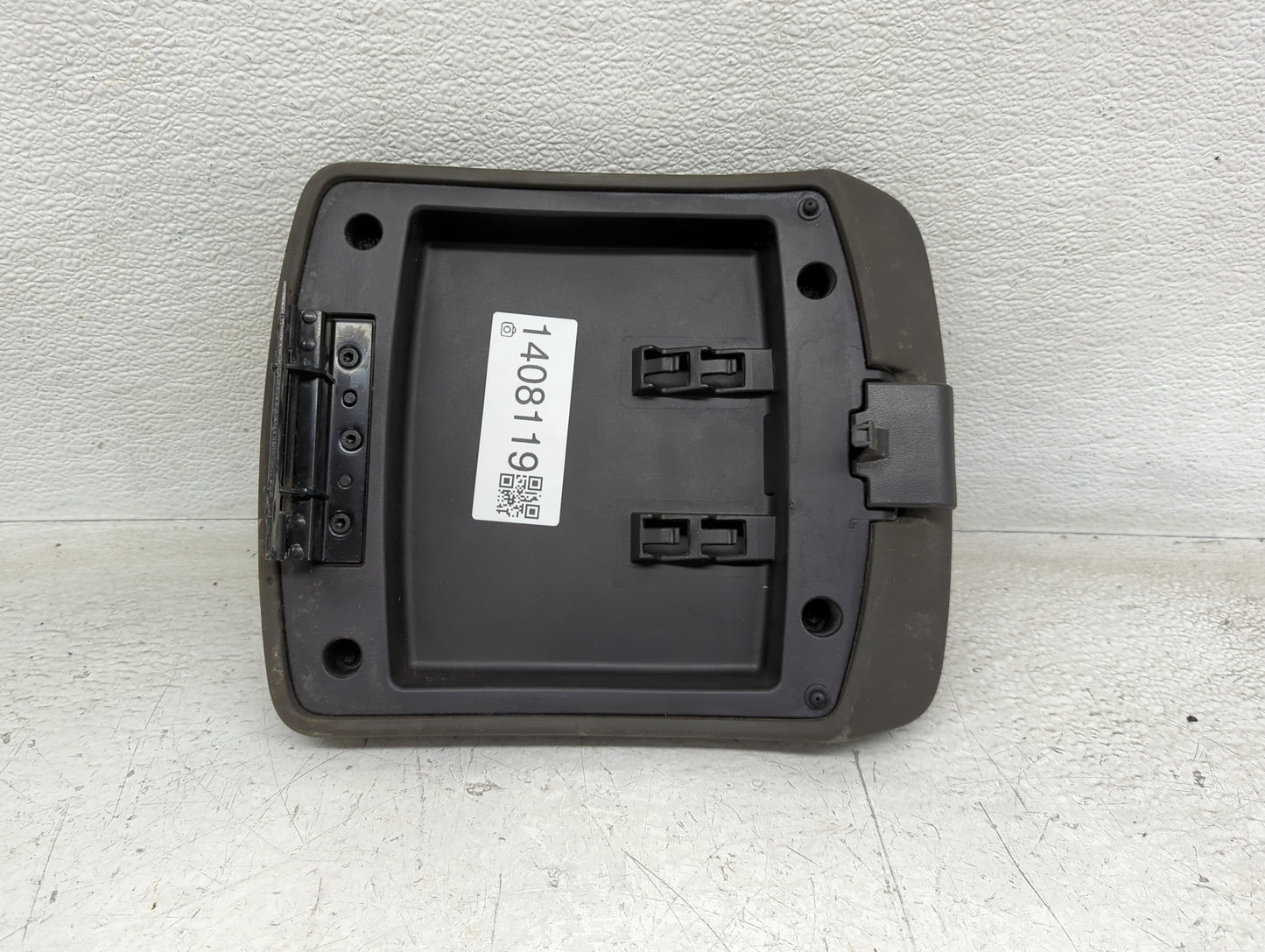2010 Nissan Xterra Center Console Armrest Cover Lid Fits OEM Used Auto Parts - Oemusedautoparts1.com