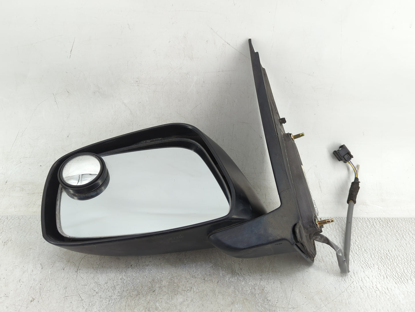 2005-2015 Nissan Xterra Driver Side View Mirror - Left Door Mirror OEM Used - Oemusedautoparts1.com