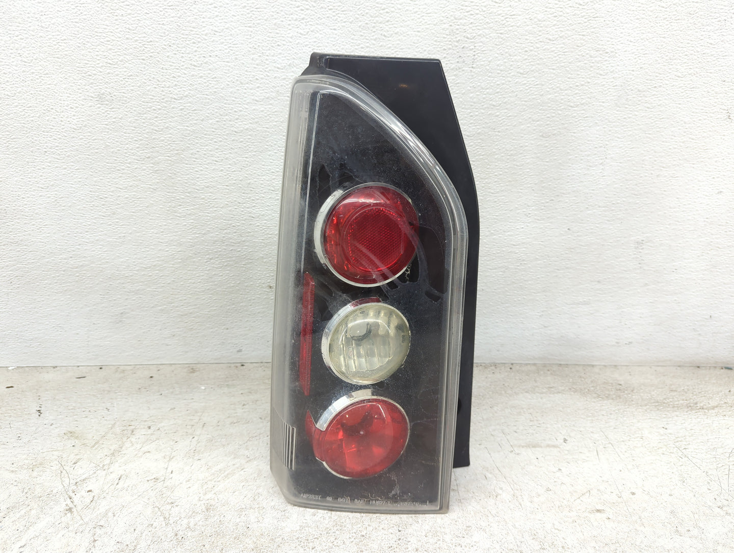 2005-2015 Nissan Xterra Tail Light Assembly Passenger Right OEM Fits Fits 2005 2006 2007 2008 2009 2010 2011 2012 2013 2014 