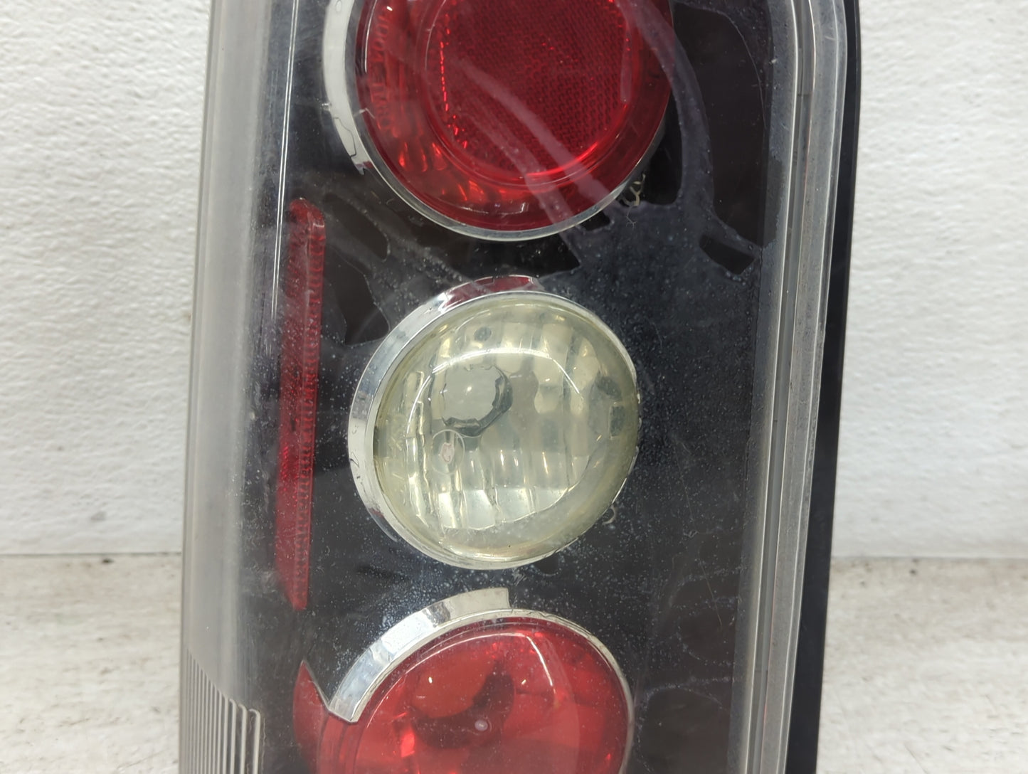 2005-2015 Nissan Xterra Tail Light Assembly Passenger Right OEM Fits Fits 2005 2006 2007 2008 2009 2010 2011 2012 2013 2014 