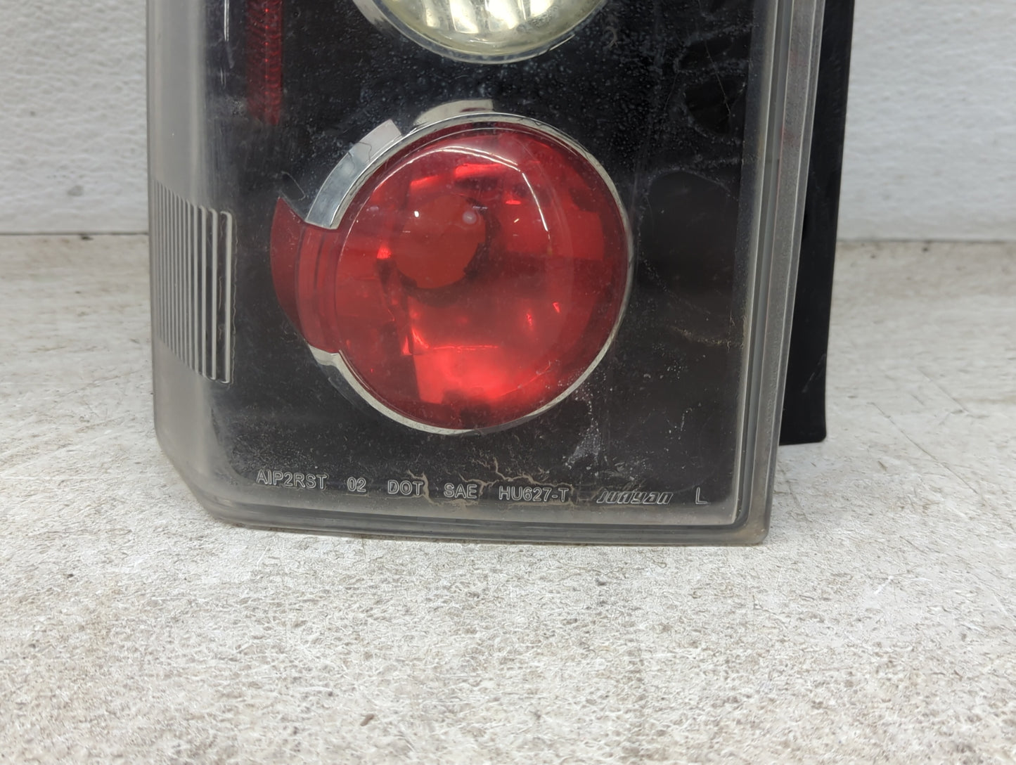 2005-2015 Nissan Xterra Tail Light Assembly Passenger Right OEM Fits Fits 2005 2006 2007 2008 2009 2010 2011 2012 2013 2014 