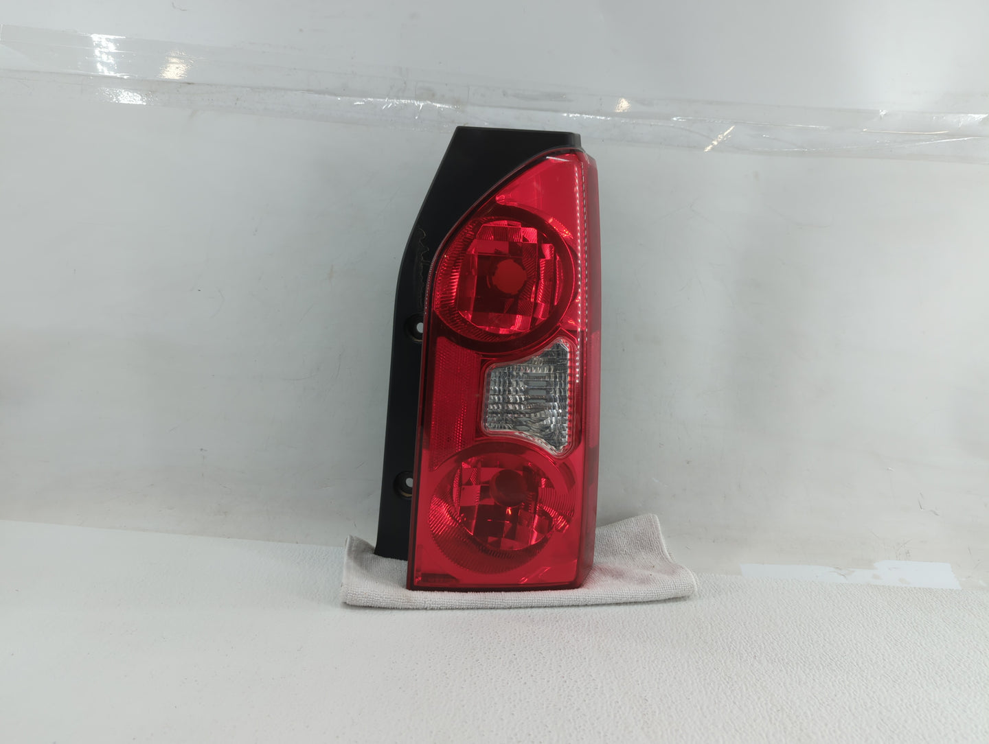 2005-2015 Nissan Xterra Tail Light Assembly Passenger Right OEM P/N:949 602 Fits OEM Used Auto Parts - Oemusedautoparts1.com