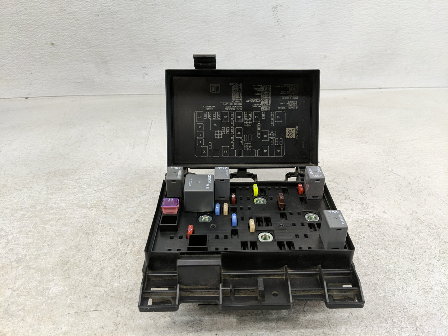 2009-2010 Pontiac G6 Fusebox Fuse Box Panel Relay Module Fits Fits 2009 2010 OEM Used Auto Parts - Oemusedautoparts1.com