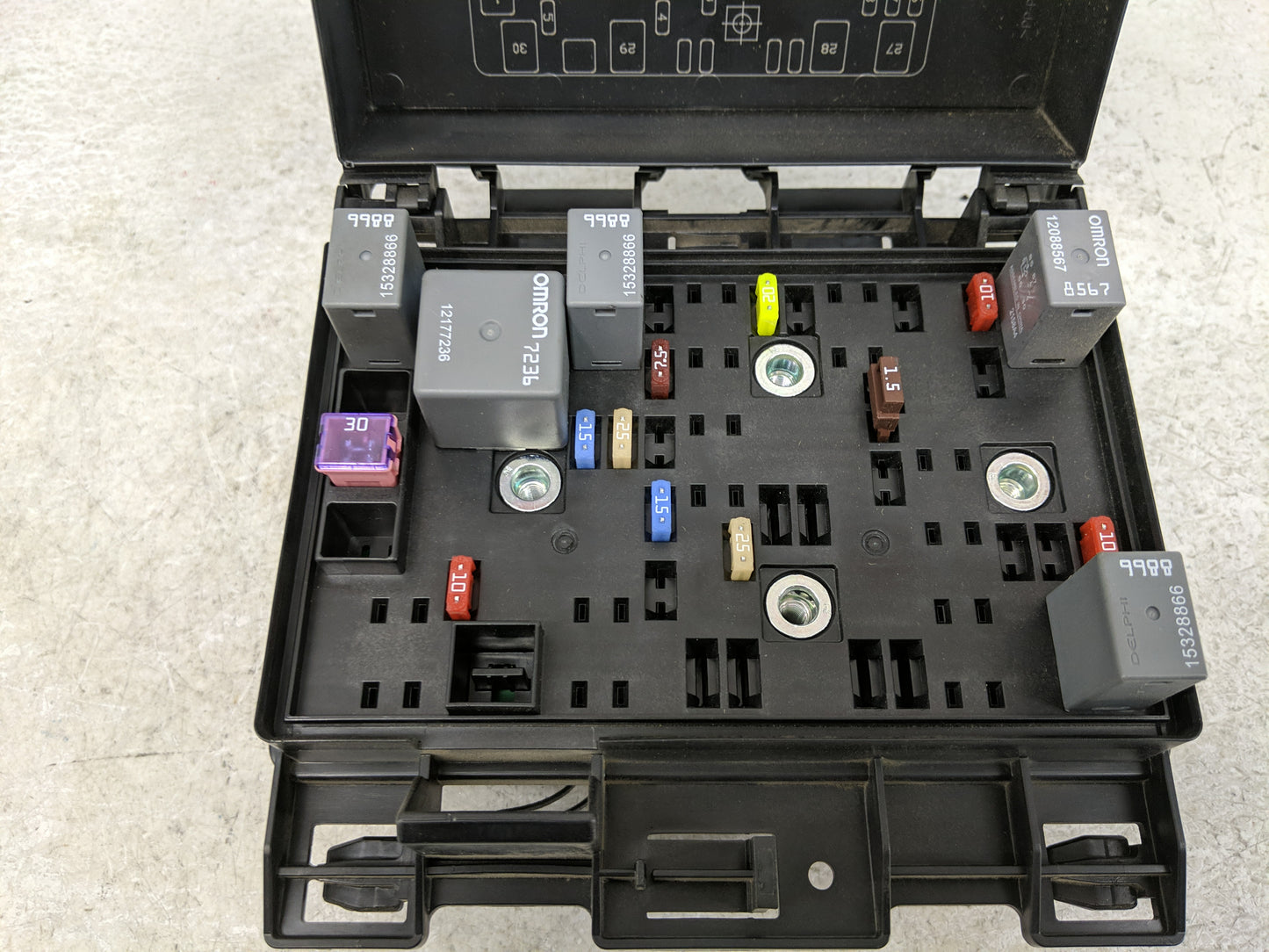 2009-2010 Pontiac G6 Fusebox Fuse Box Panel Relay Module Fits Fits 2009 2010 OEM Used Auto Parts - Oemusedautoparts1.com