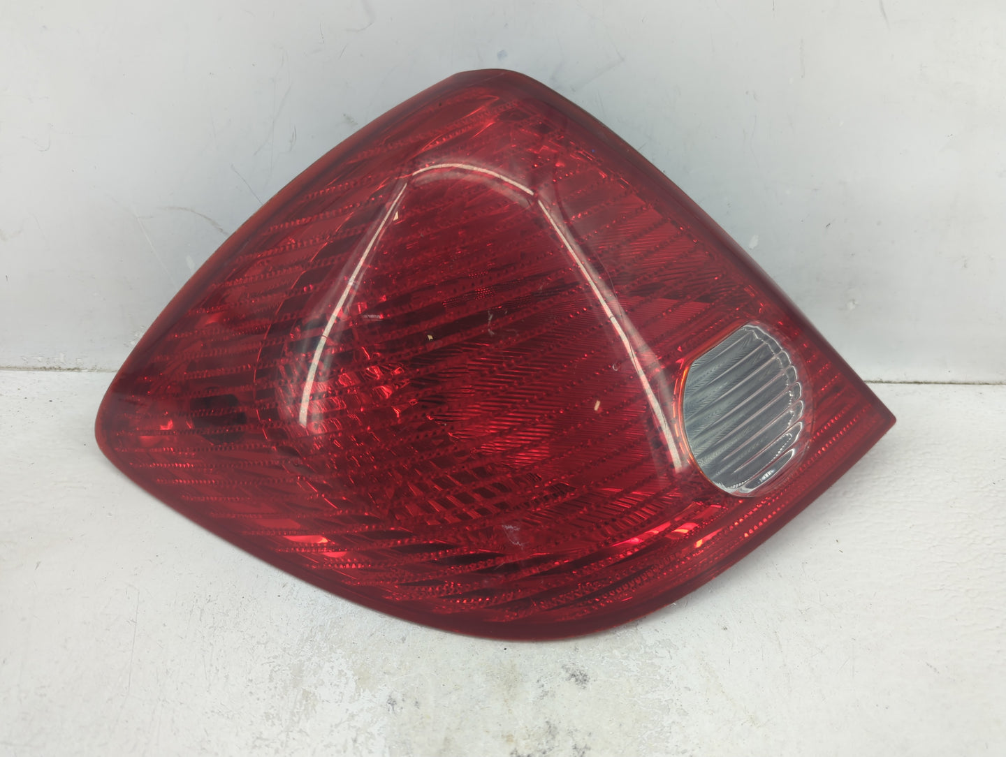2005-2010 Pontiac G6 Tail Light Assembly Passenger Right OEM Fits Fits 2005 2006 2007 2008 2009 2010 OEM Used Auto Parts - O