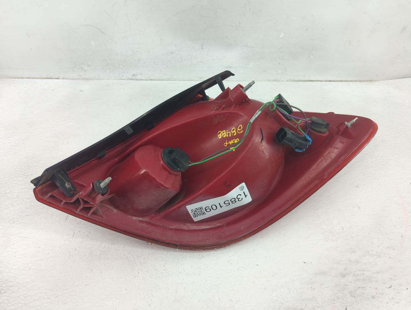 2005-2010 Pontiac G6 Tail Light Assembly Passenger Right OEM Fits Fits 2005 2006 2007 2008 2009 2010 OEM Used Auto Parts - O