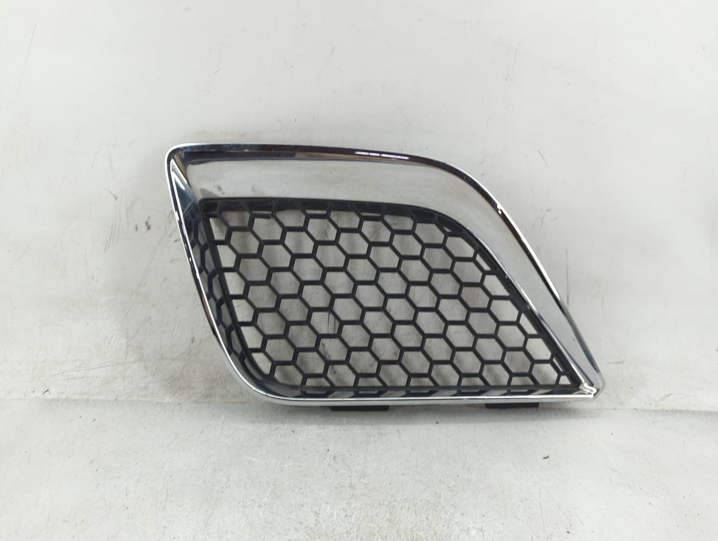 2009-2010 Pontiac G6 Front Grille Bumper Not Included - Oemusedautoparts1.com