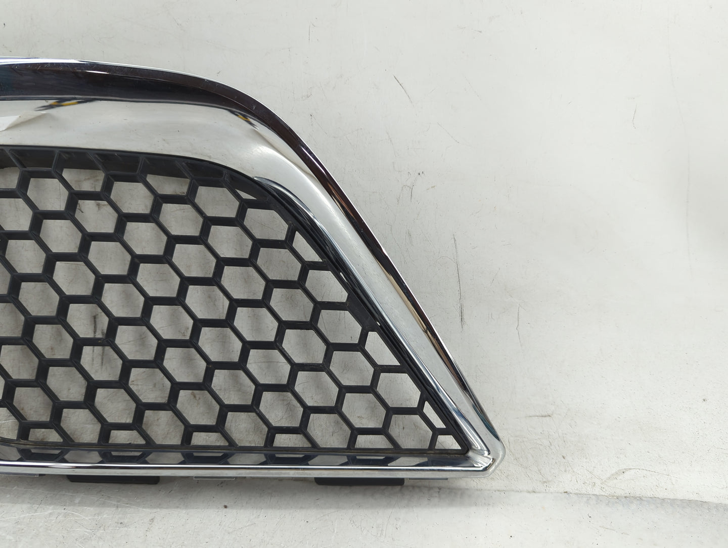 2009-2010 Pontiac G6 Front Grille Bumper Not Included - Oemusedautoparts1.com