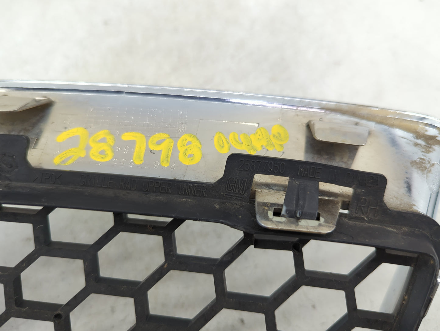 2009-2010 Pontiac G6 Front Grille Bumper Not Included - Oemusedautoparts1.com