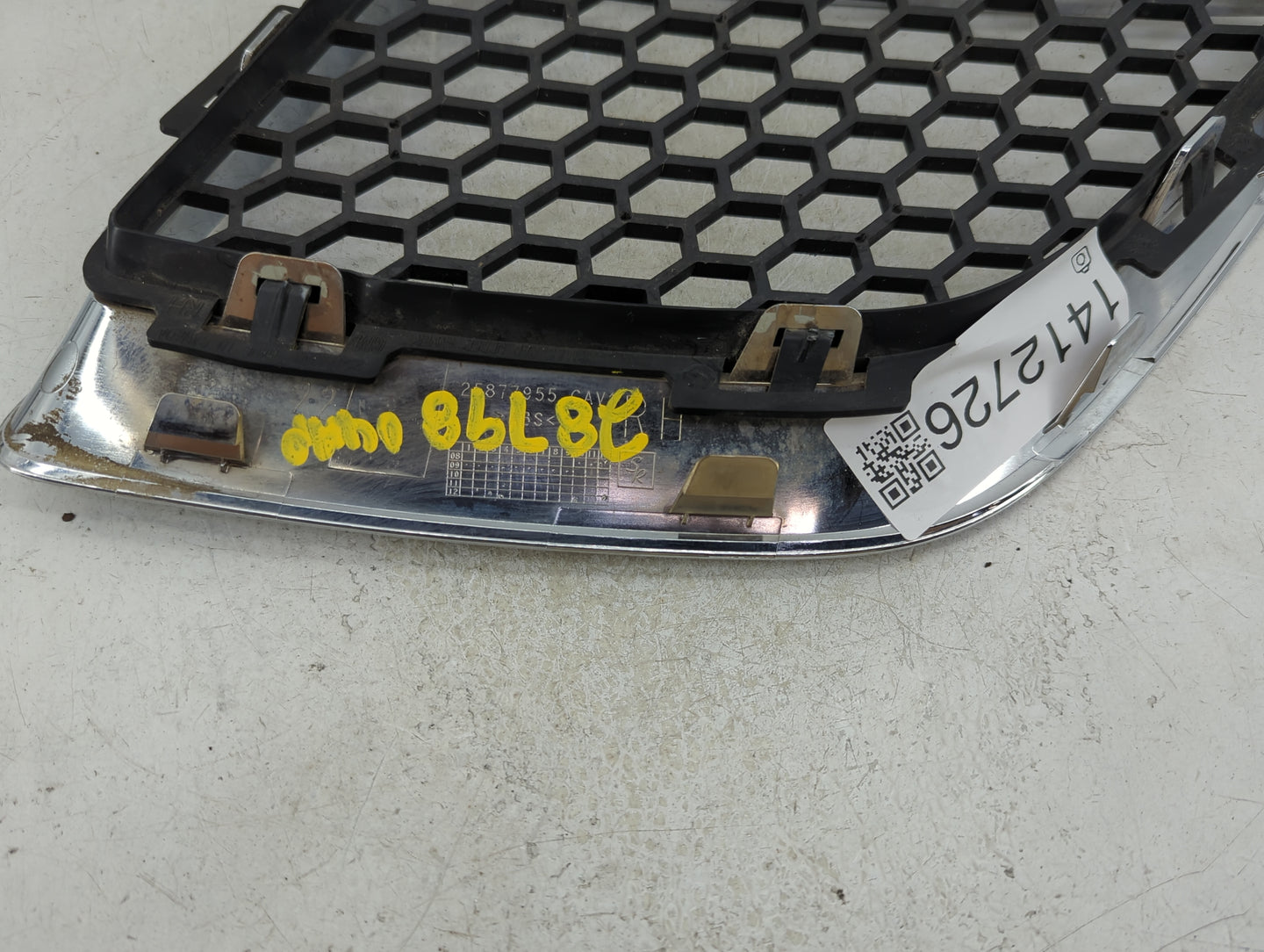 2009-2010 Pontiac G6 Front Grille Bumper Not Included - Oemusedautoparts1.com
