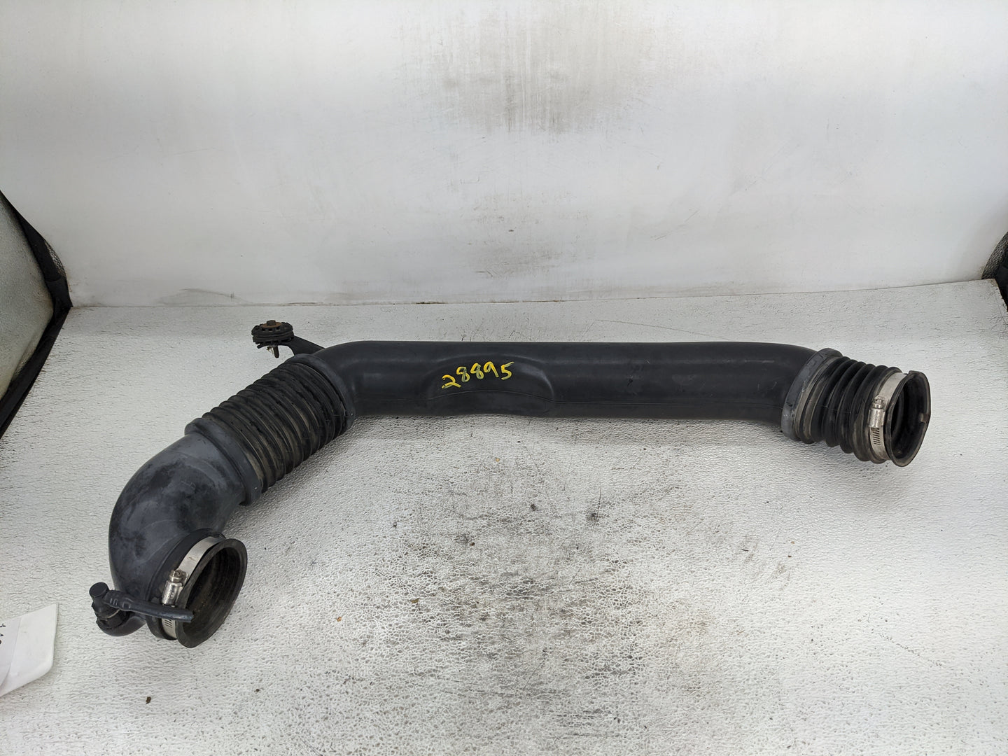 2010 Pontiac G6 Air Cleaner Intake Duct Hose Tube - Oemusedautoparts1.com
