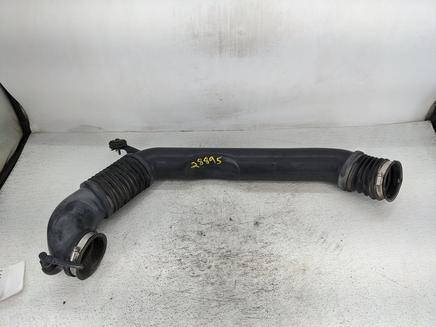 2010 Pontiac G6 Air Cleaner Intake Duct Hose Tube - Oemusedautoparts1.com