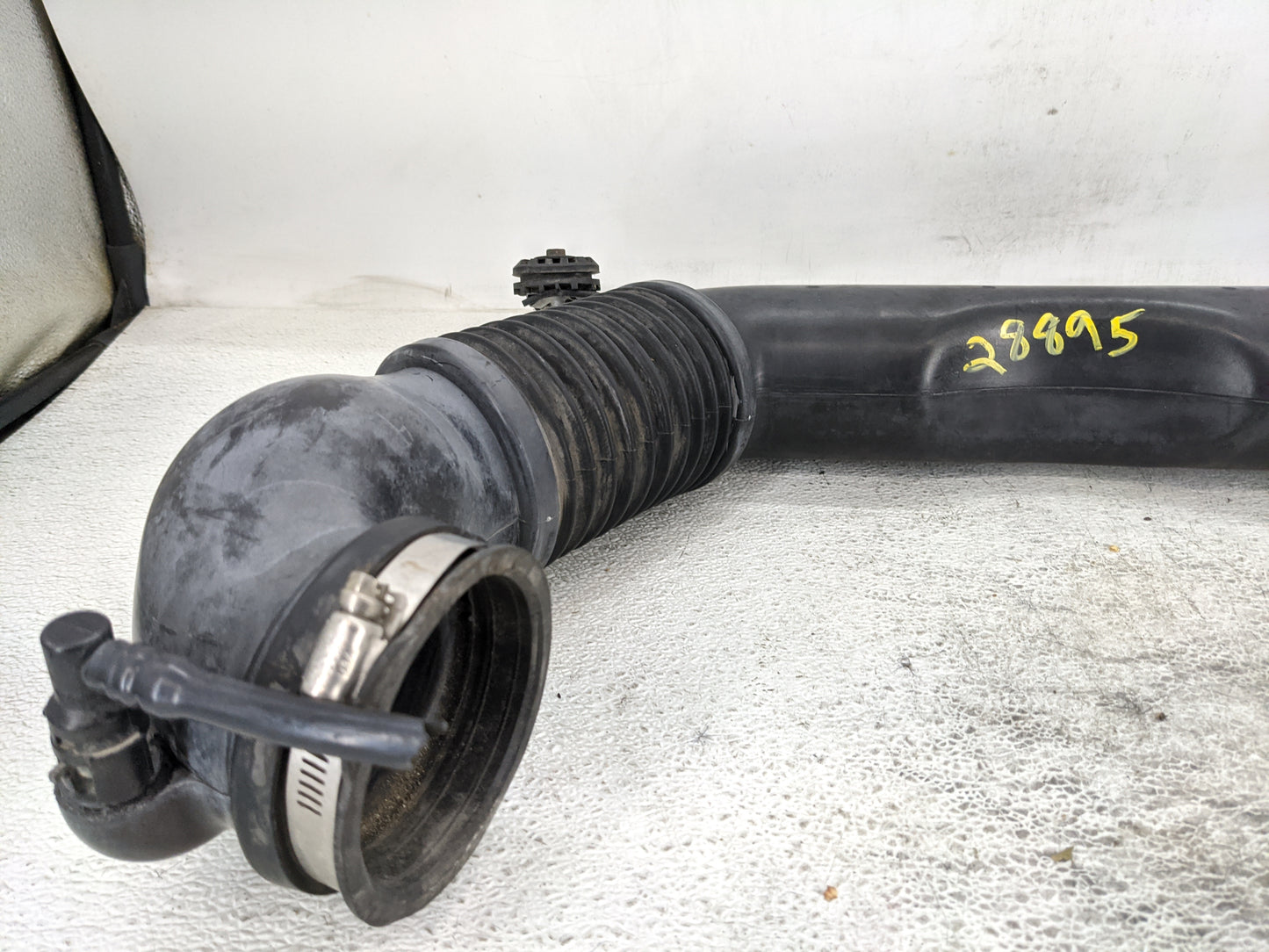 2010 Pontiac G6 Air Cleaner Intake Duct Hose Tube - Oemusedautoparts1.com