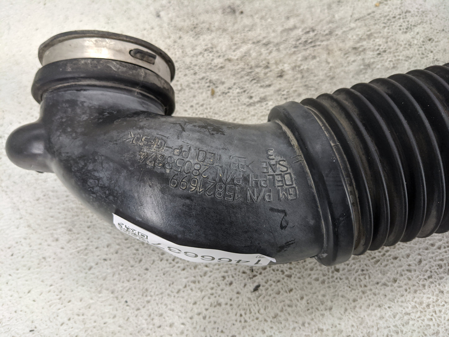 2010 Pontiac G6 Air Cleaner Intake Duct Hose Tube - Oemusedautoparts1.com