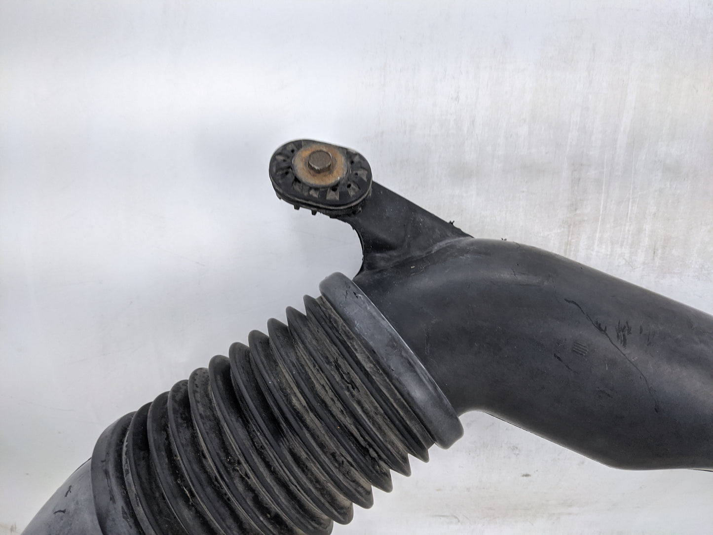 2010 Pontiac G6 Air Cleaner Intake Duct Hose Tube - Oemusedautoparts1.com