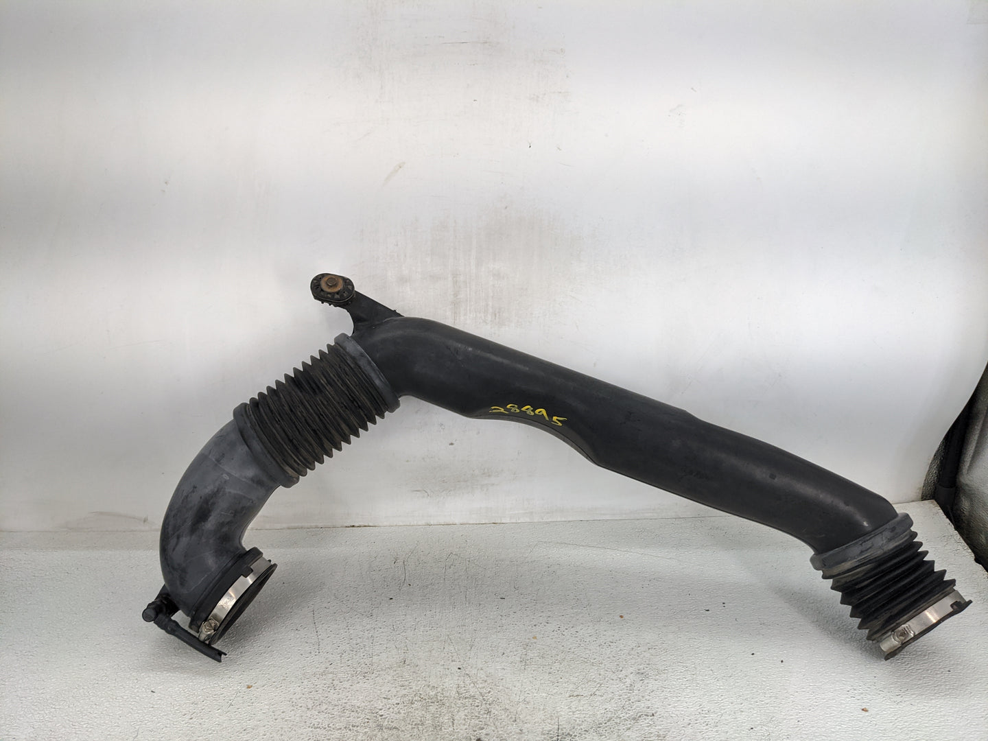 2010 Pontiac G6 Air Cleaner Intake Duct Hose Tube - Oemusedautoparts1.com