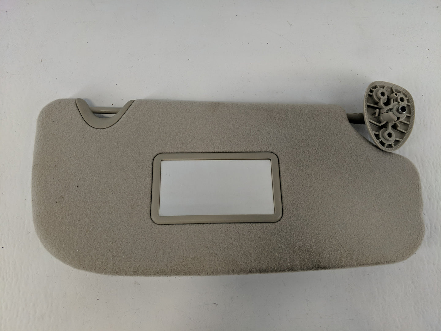 2009-2010 Pontiac Vibe Sun Visor Shade Replacement Passenger Right Mirror Fits Fits 2009 2010 OEM Used Auto Parts - Oemuseda