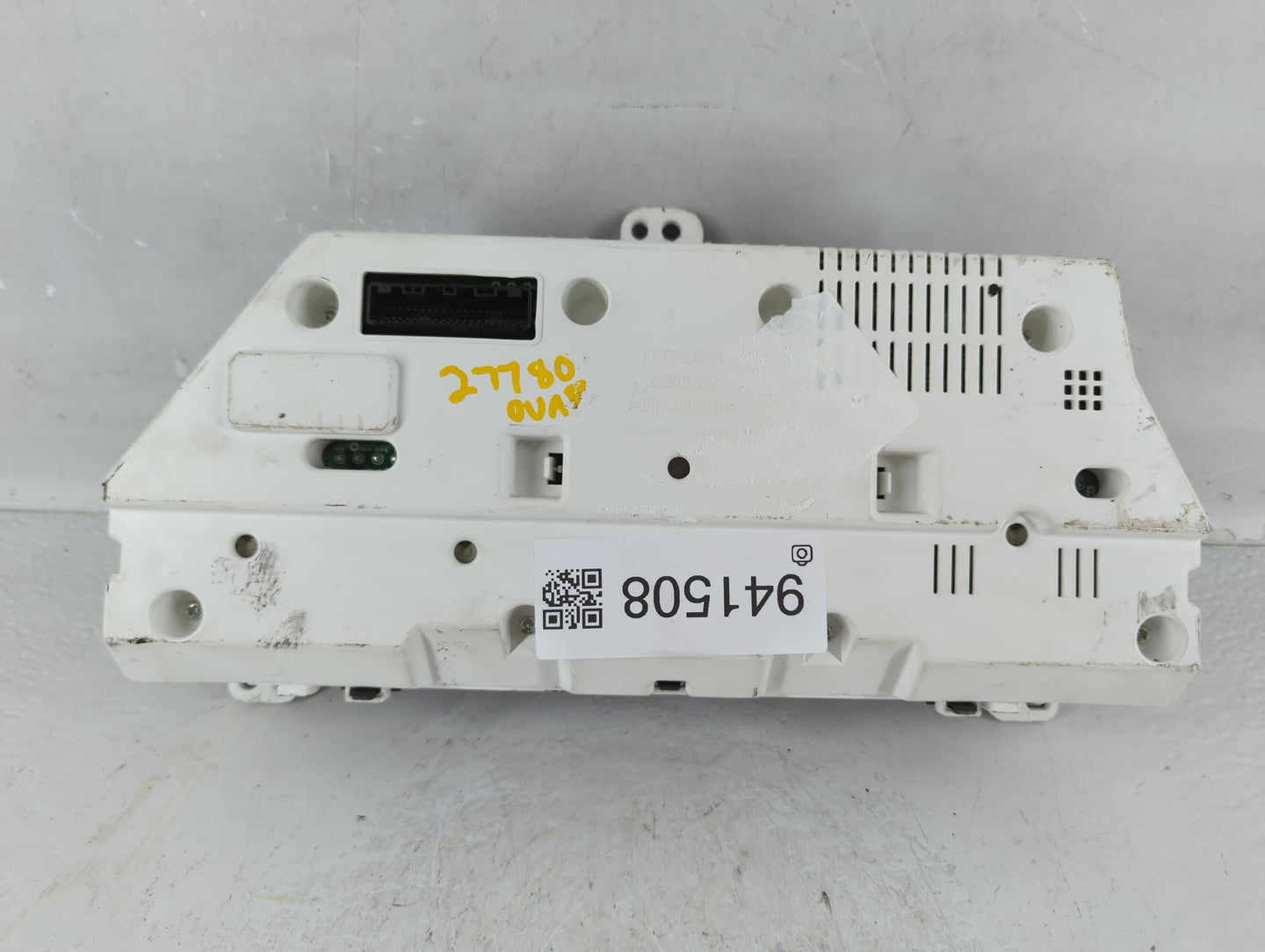 2009-2010 Pontiac Vibe Instrument Cluster Speedometer Gauges P/N:83800-01350-00 Fits Fits 2009 2010 OEM Used Auto Parts - Oe