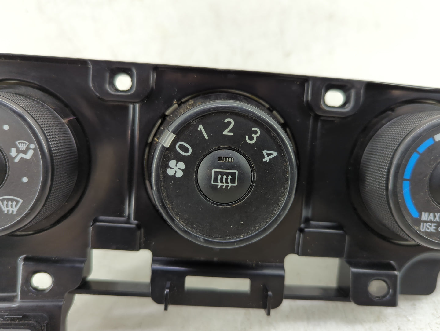 2009-2010 Pontiac Vibe Climate Control Module Temperature AC/Heater Replacement Fits Fits 2009 2010 OEM Used Auto Parts - Oe