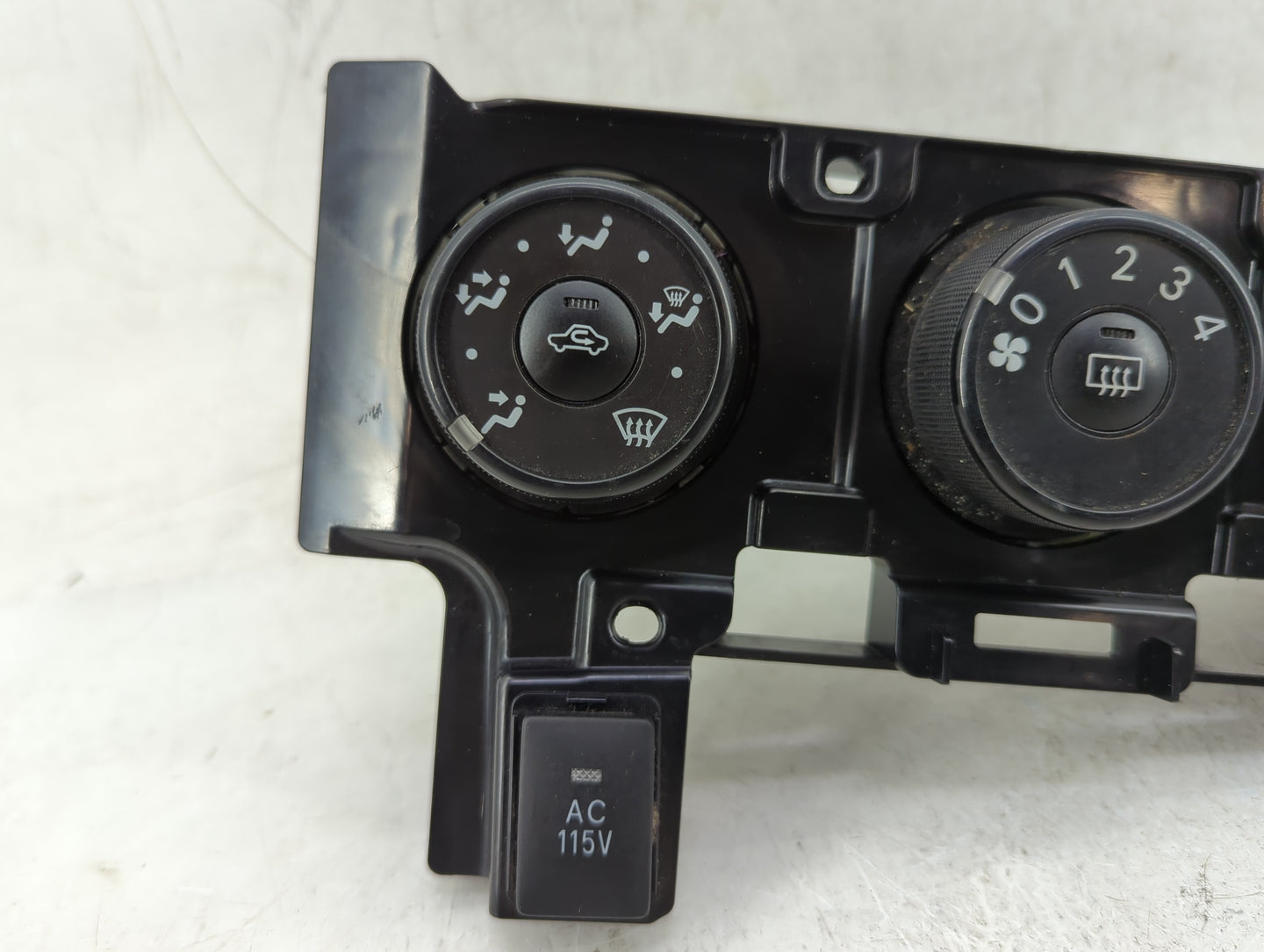 2009-2010 Pontiac Vibe Climate Control Module Temperature AC/Heater Replacement Fits Fits 2009 2010 OEM Used Auto Parts - Oe