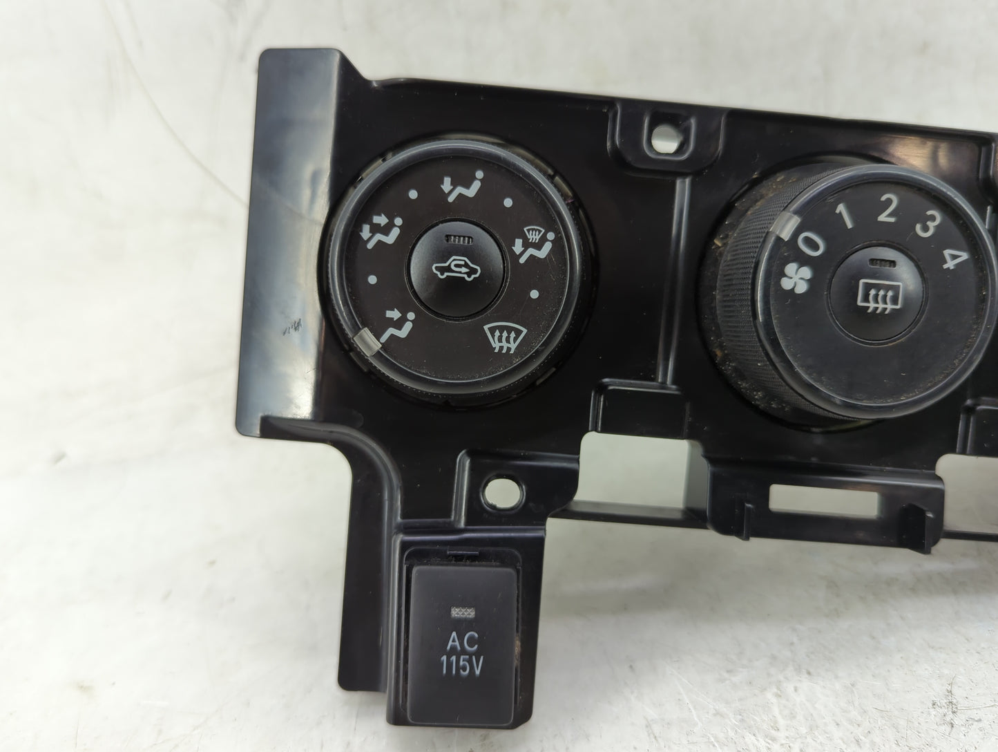2009-2010 Pontiac Vibe Climate Control Module Temperature AC/Heater Replacement Fits Fits 2009 2010 OEM Used Auto Parts - Oe