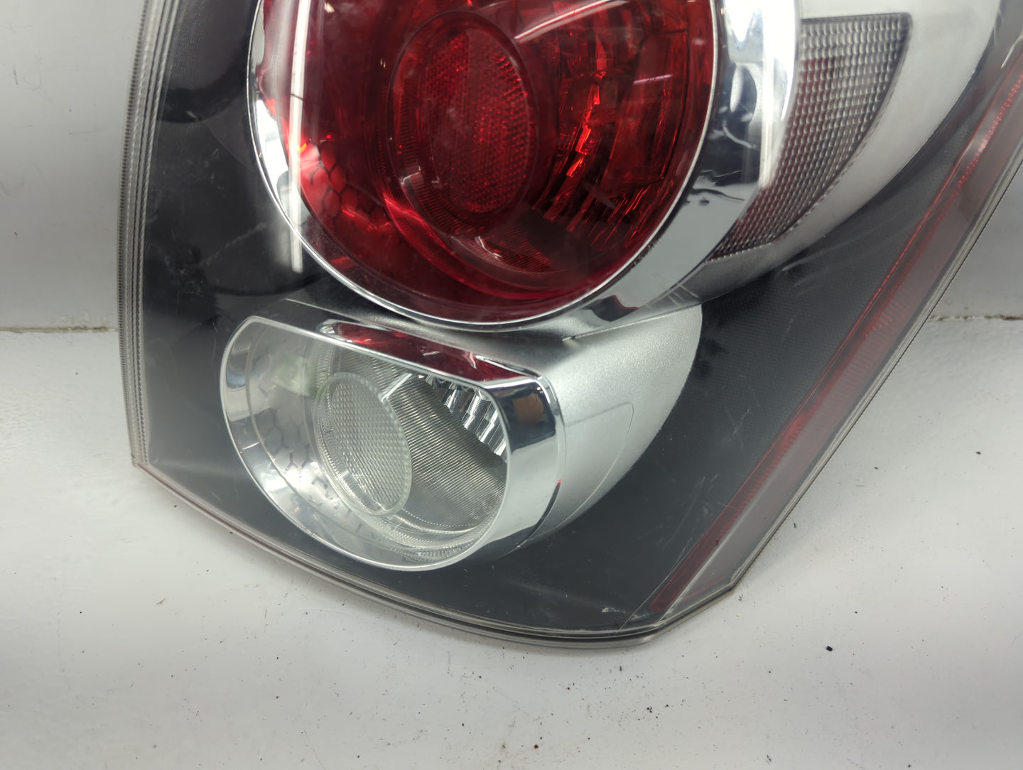 2009-2010 Pontiac Vibe Passenger Right Side Deck Lid Mounted Tail Light - Oemusedautoparts1.com
