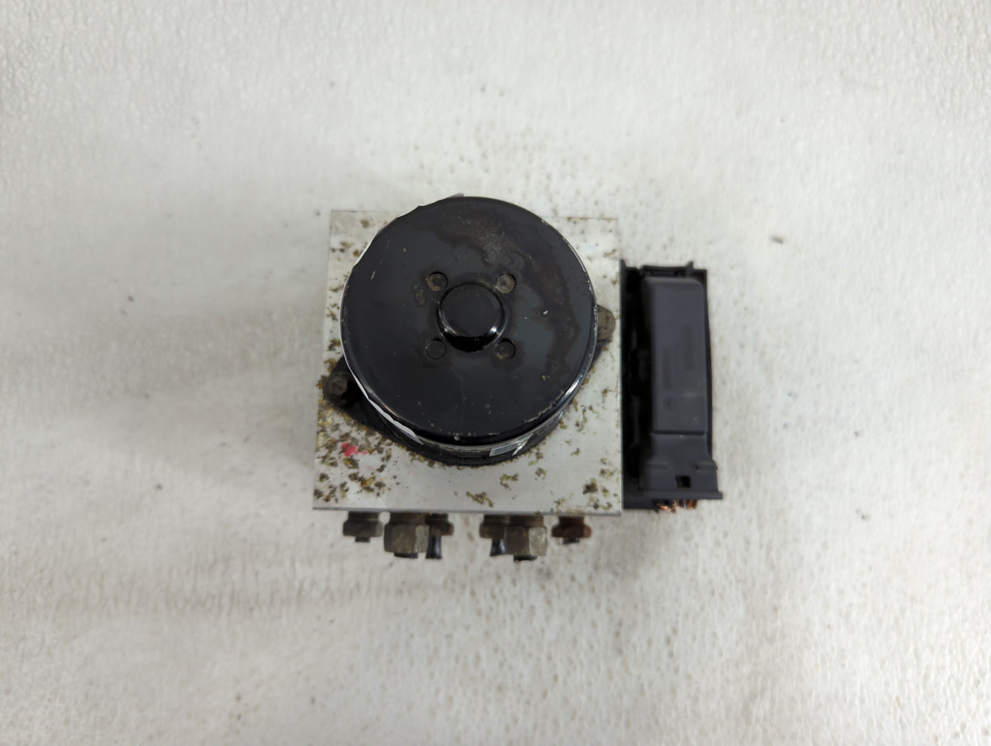 2010 Saab 9-5 ABS Pump Control Module Replacement P/N:13332549 Fits OEM Used Auto Parts - Oemusedautoparts1.com