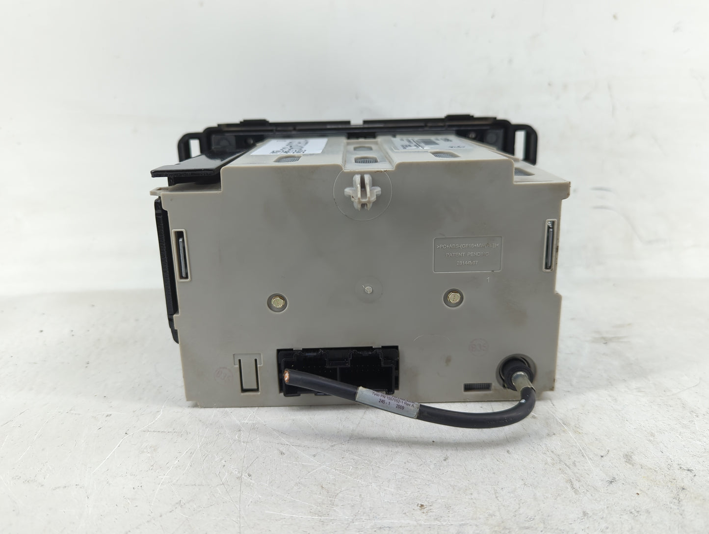 2010 Saturn Outlook Radio AM FM Cd Player Receiver Replacement P/N:20918591 Fits OEM Used Auto Parts - Oemusedautoparts1.com