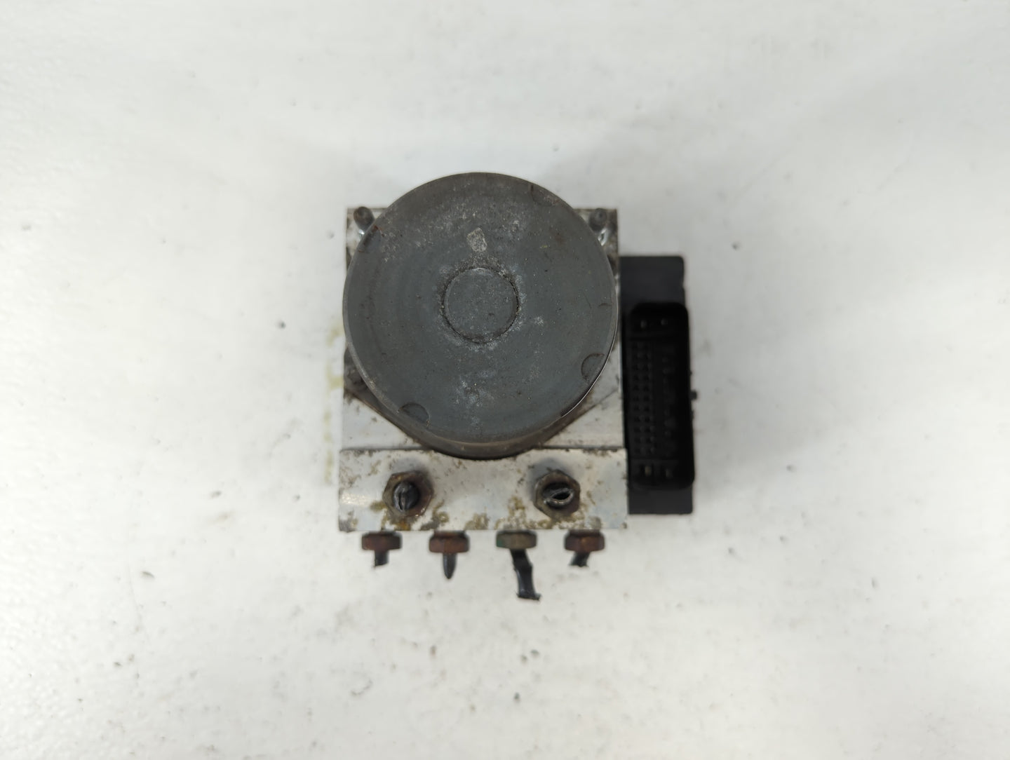 2010 Saturn Outlook ABS Pump Control Module Replacement P/N:88827 F2126 0 265 950 868 Fits OEM Used Auto Parts - Oemusedauto