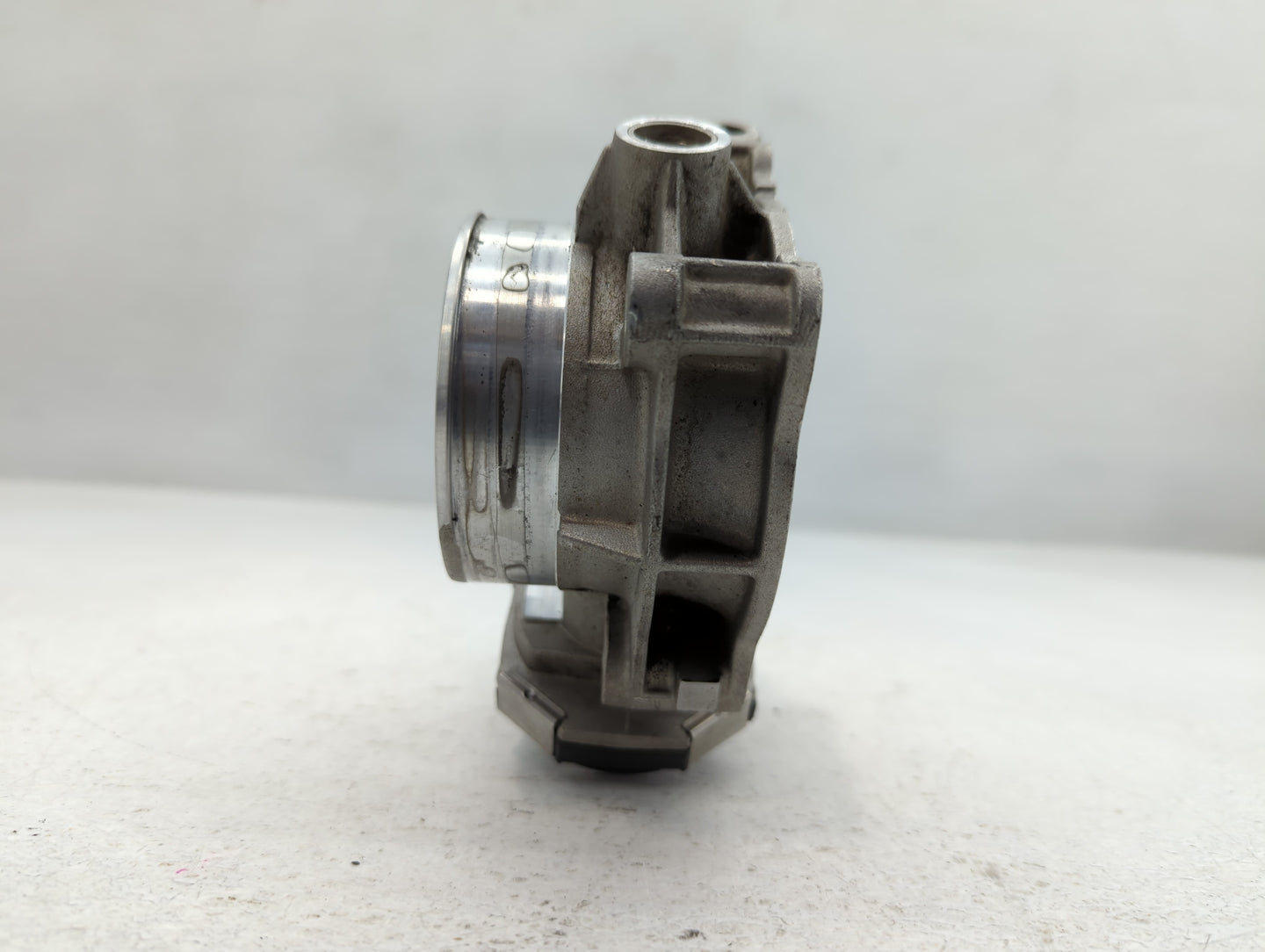 2010 Saturn Outlook Throttle Body P/N:1940A 591HB Fits Fits 2007 2008 2009 2011 OEM Used Auto Parts - Oemusedautoparts1.com