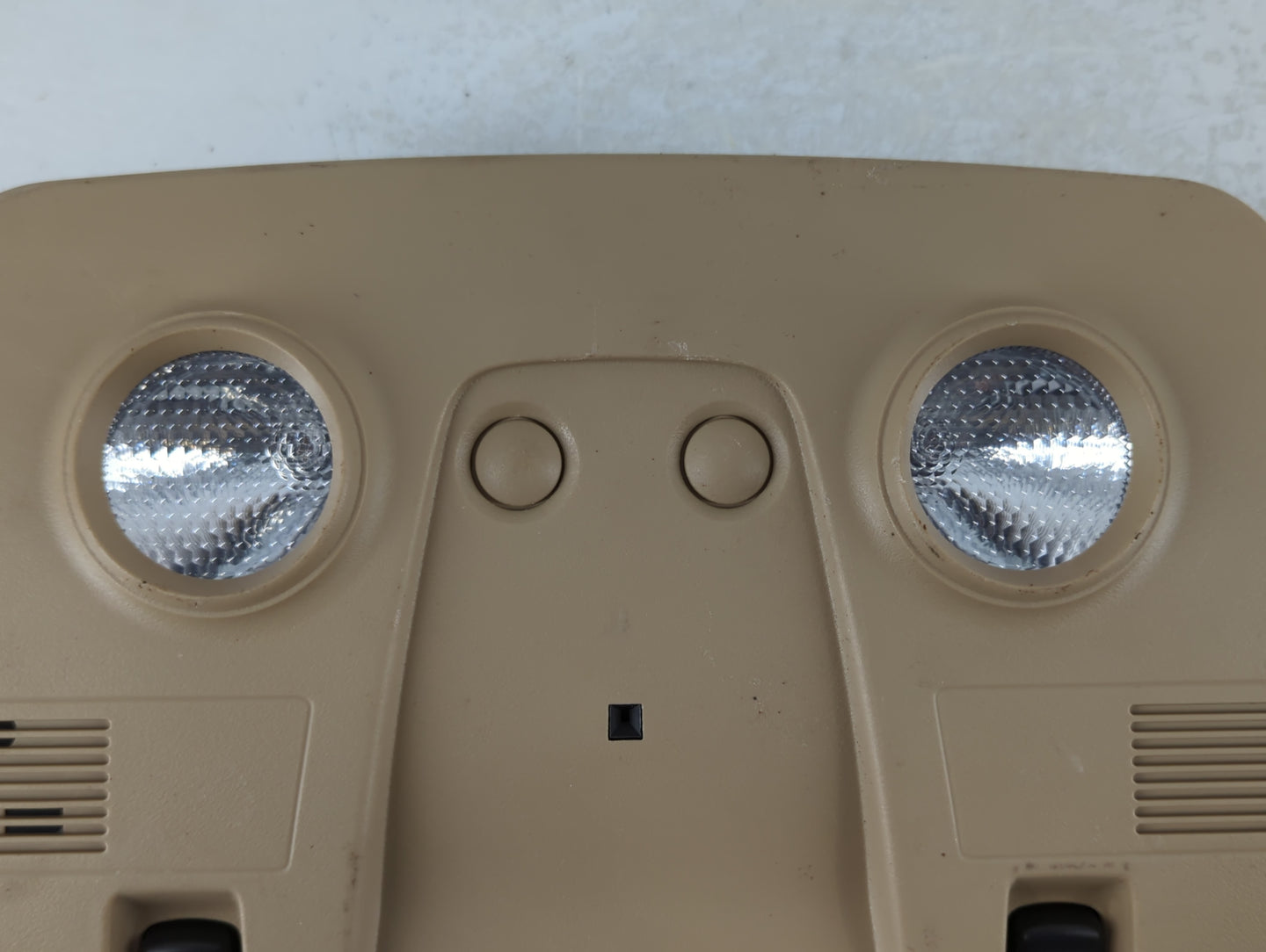 2010 Saturn Outlook Overhead Roof Console - Oemusedautoparts1.com