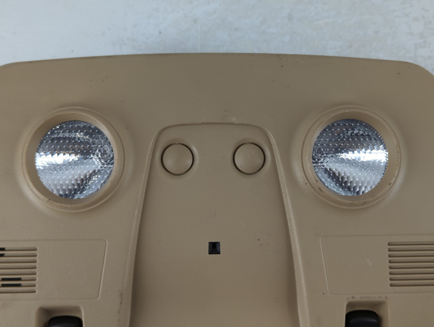 2010 Saturn Outlook Overhead Roof Console - Oemusedautoparts1.com