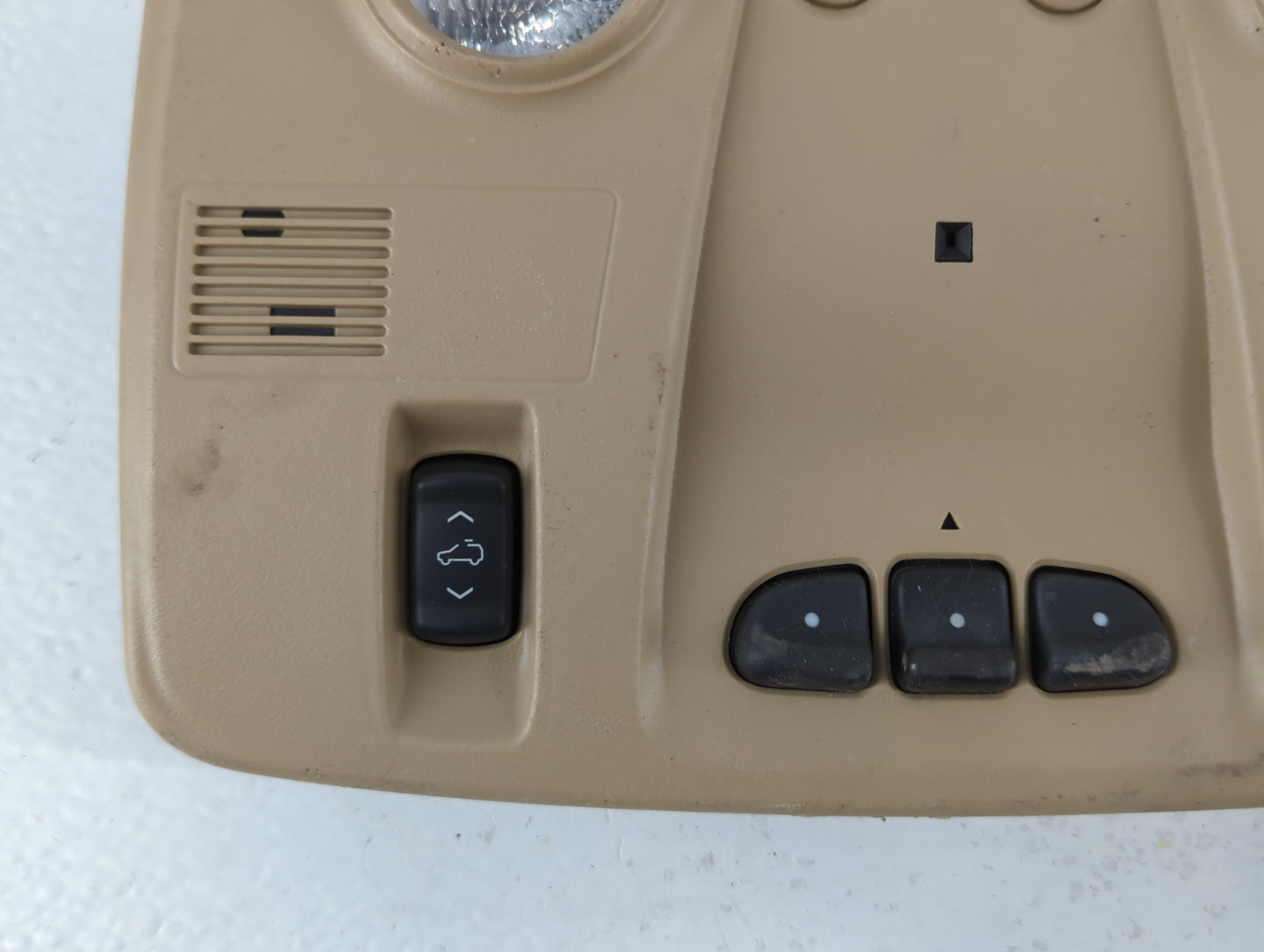 2010 Saturn Outlook Overhead Roof Console - Oemusedautoparts1.com