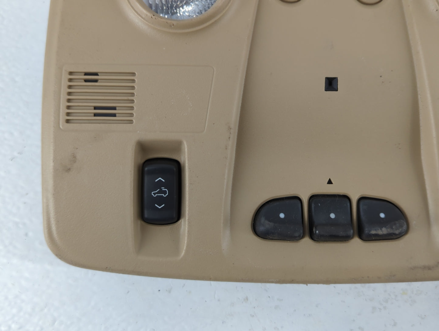 2010 Saturn Outlook Overhead Roof Console - Oemusedautoparts1.com