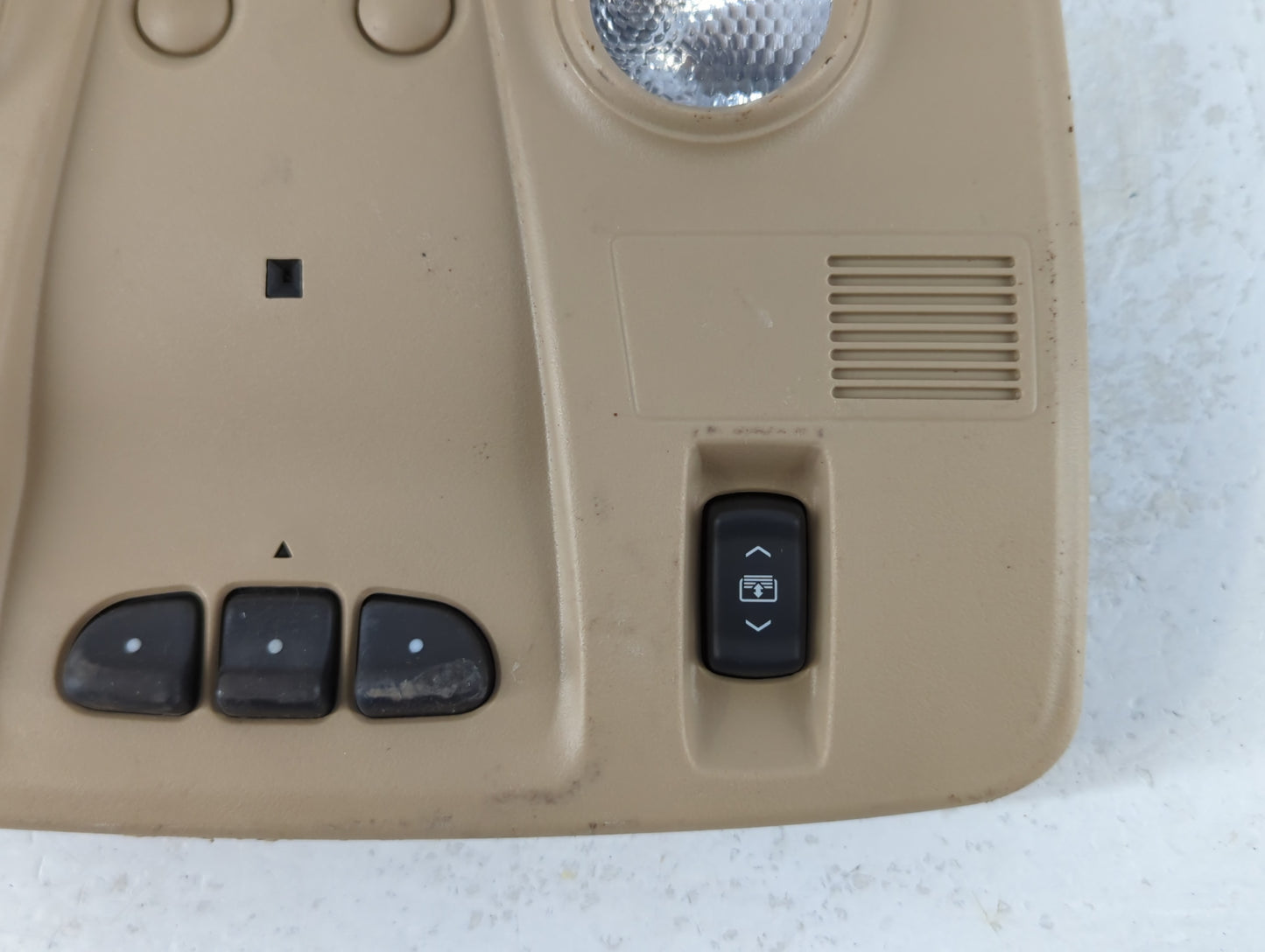2010 Saturn Outlook Overhead Roof Console - Oemusedautoparts1.com