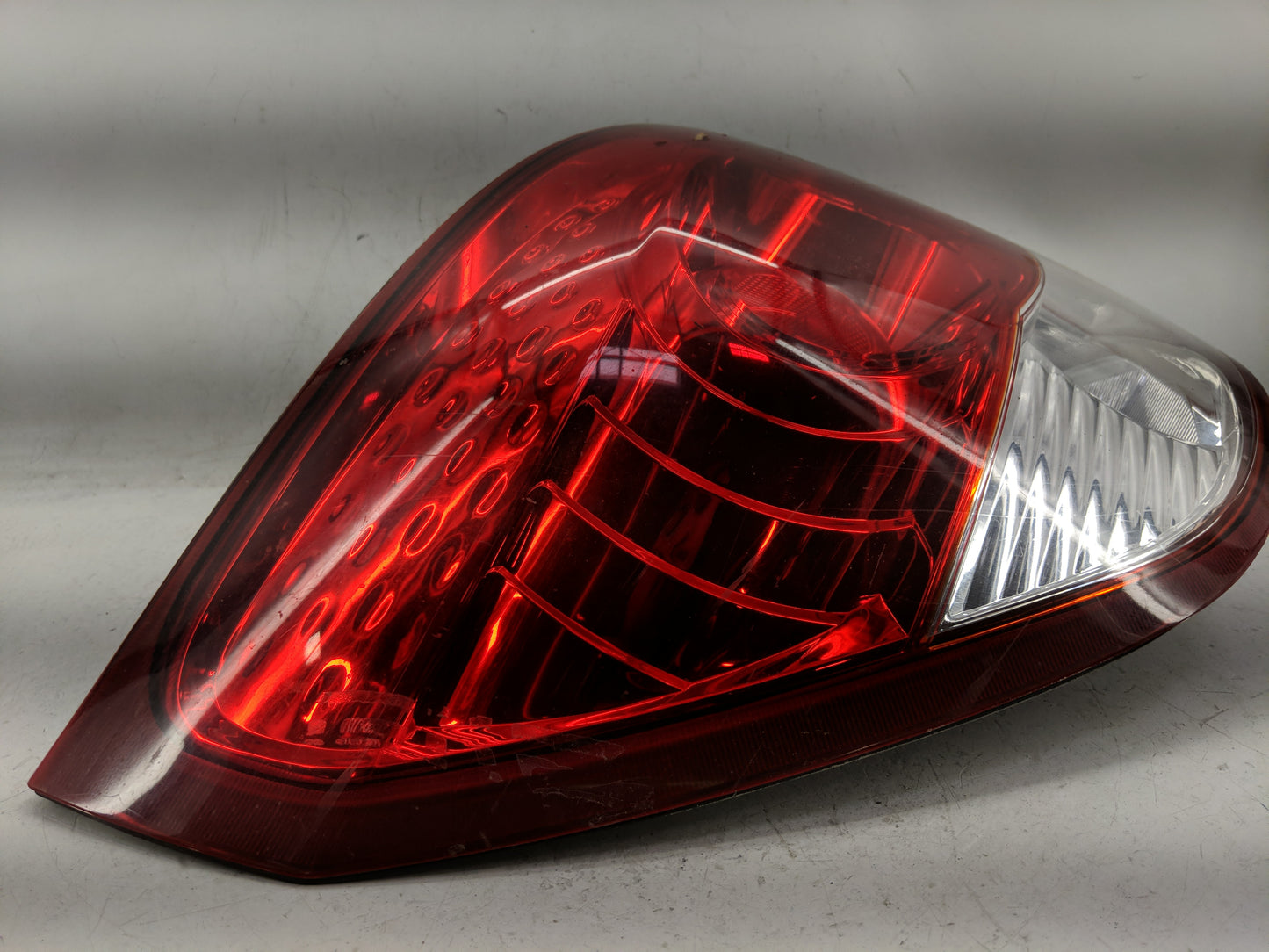2008-2010 Saturn Vue Tail Light Assembly Driver Left OEM Fits Fits 2008 2009 2010 2012 OEM Used Auto Parts - Oemusedautopart