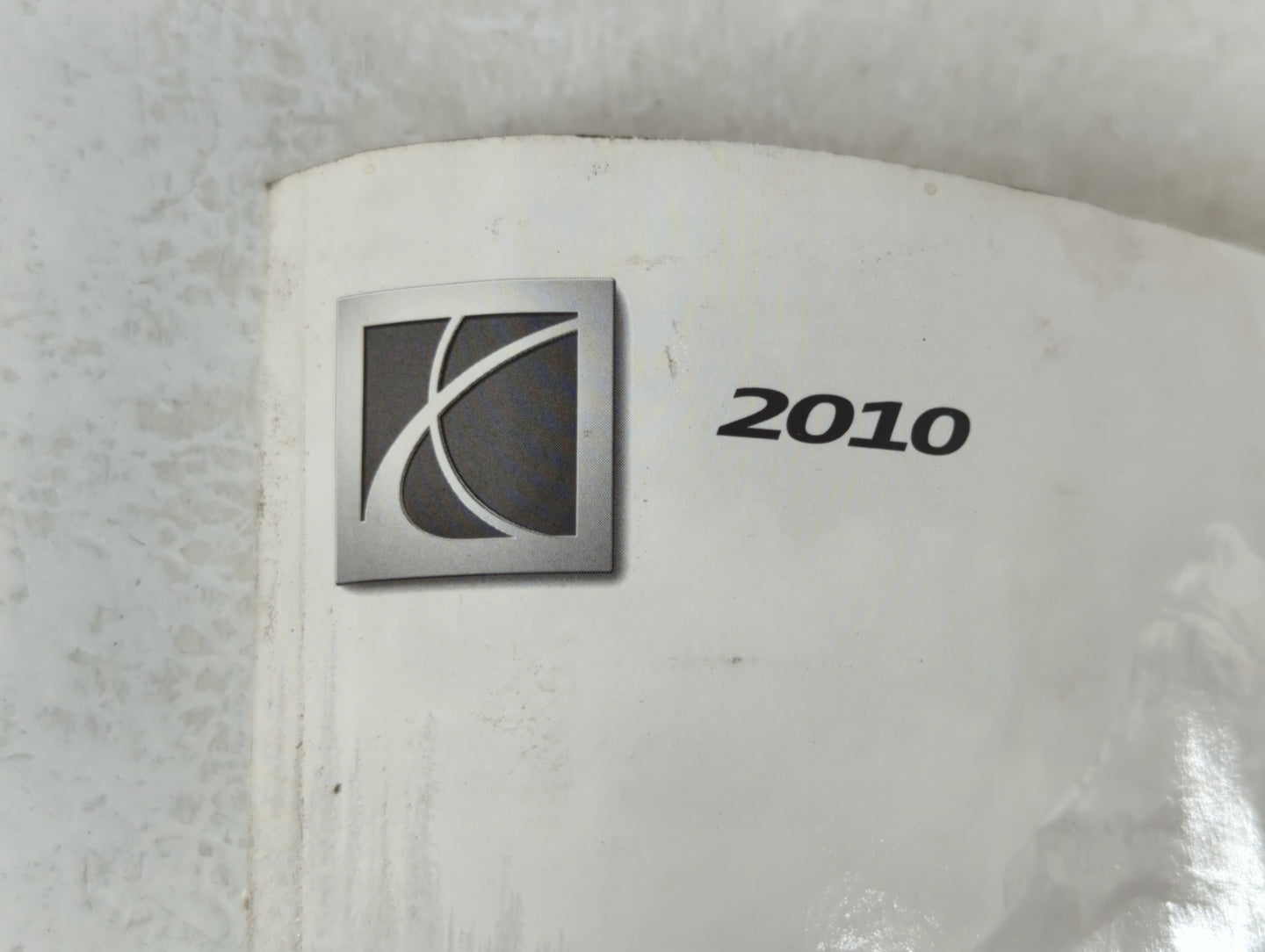 2010 Saturn Vue Owners Manual Book Guide P/N:25951286 A OEM Used Auto Parts - Oemusedautoparts1.com