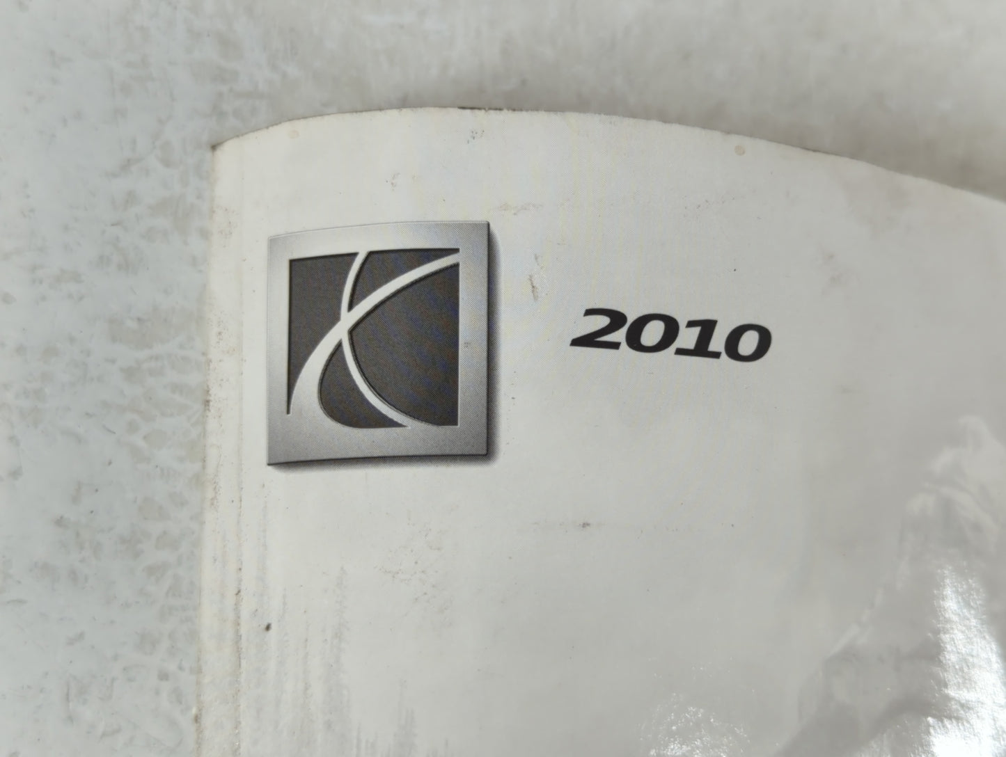 2010 Saturn Vue Owners Manual Book Guide P/N:25951286 A OEM Used Auto Parts - Oemusedautoparts1.com