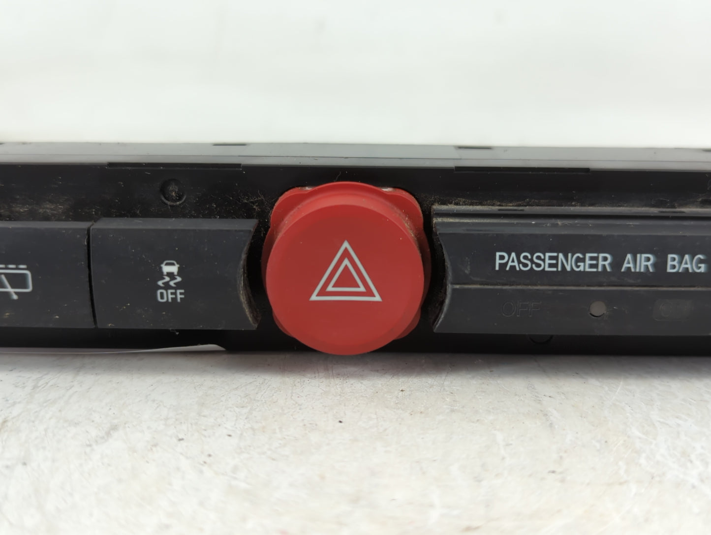 2010 Saturn Vue Hazard Switch 25923917-080811 - Oemusedautoparts1.com