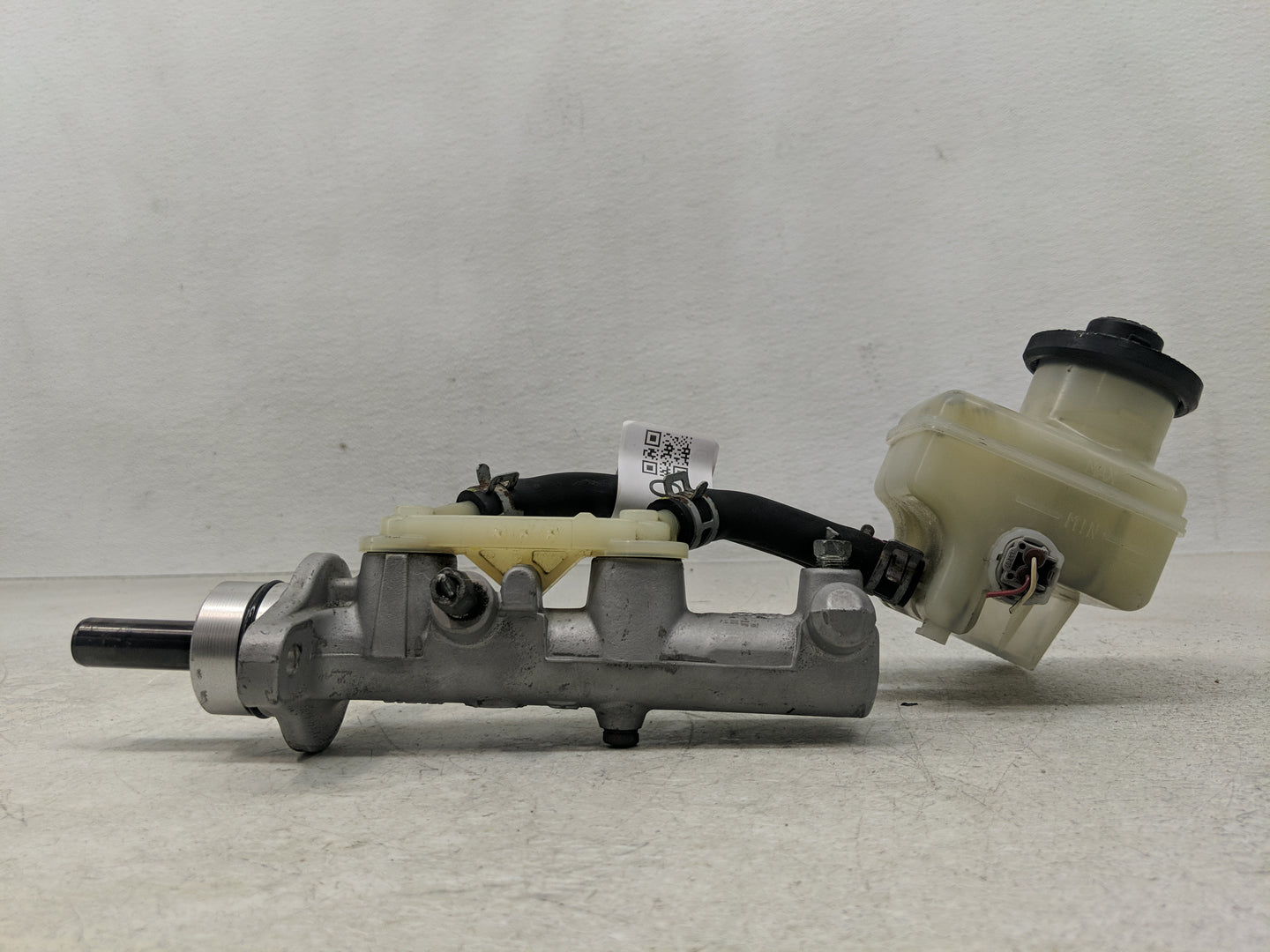 2005-2010 Scion Tc Brake Master Cylinder - Oemusedautoparts1.com