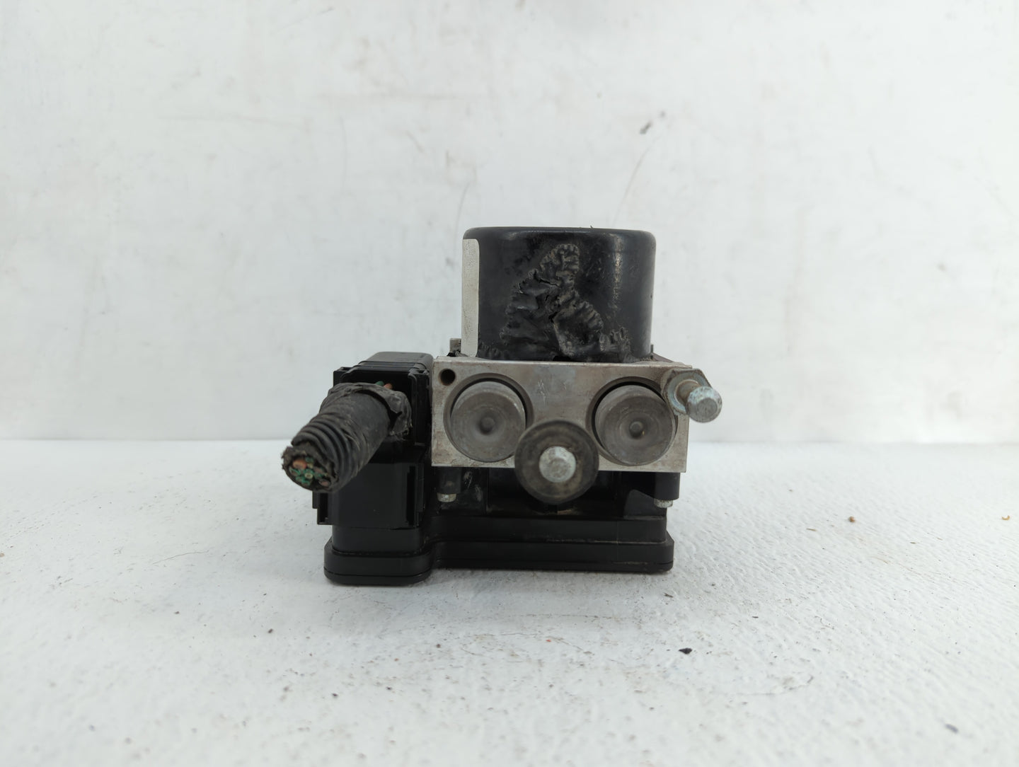 2010 Scion Tc ABS Pump Control Module Replacement P/N:00402769E000 Fits OEM Used Auto Parts - Oemusedautoparts1.com