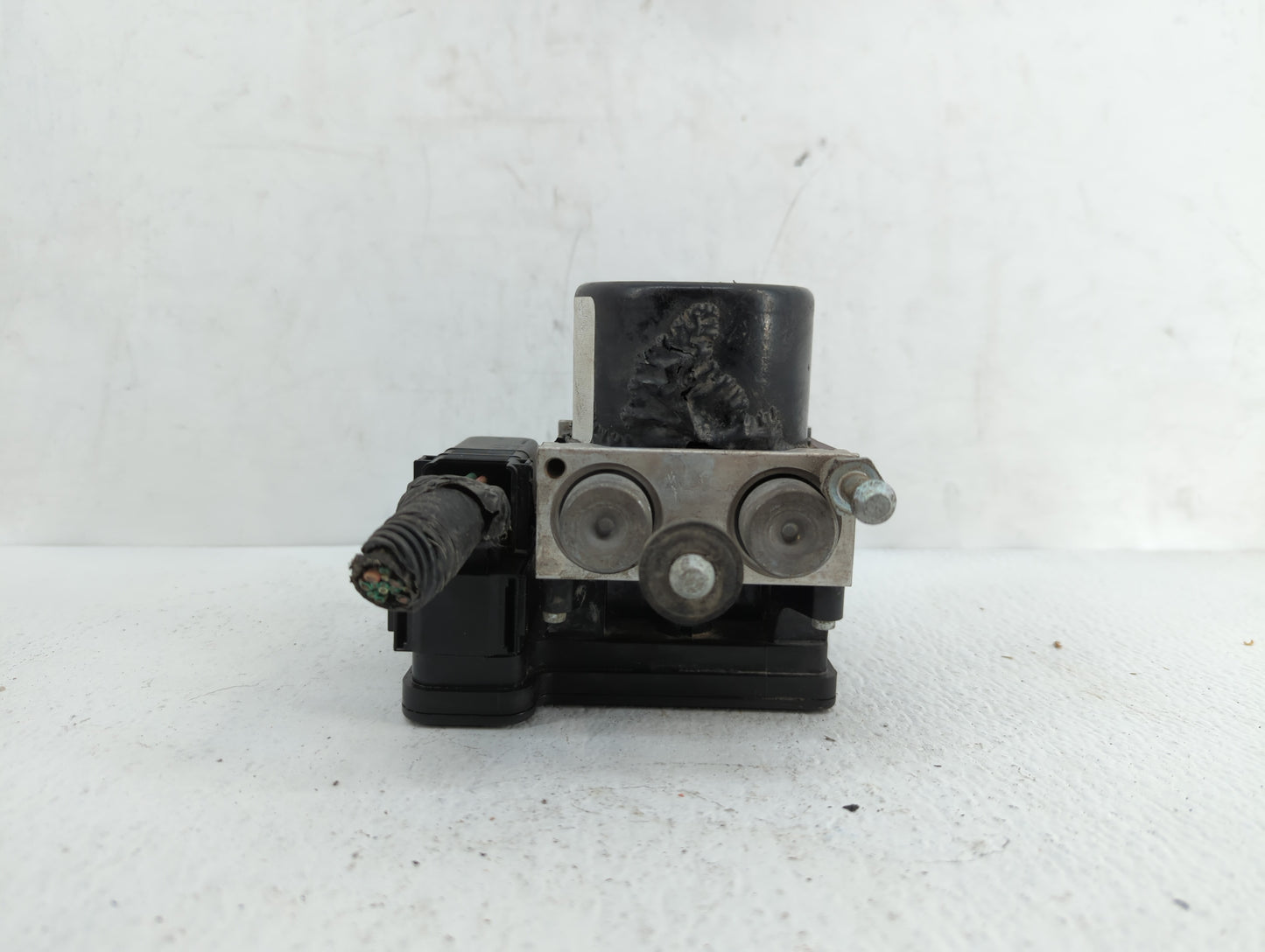 2010 Scion Tc ABS Pump Control Module Replacement P/N:00402769E000 Fits OEM Used Auto Parts - Oemusedautoparts1.com