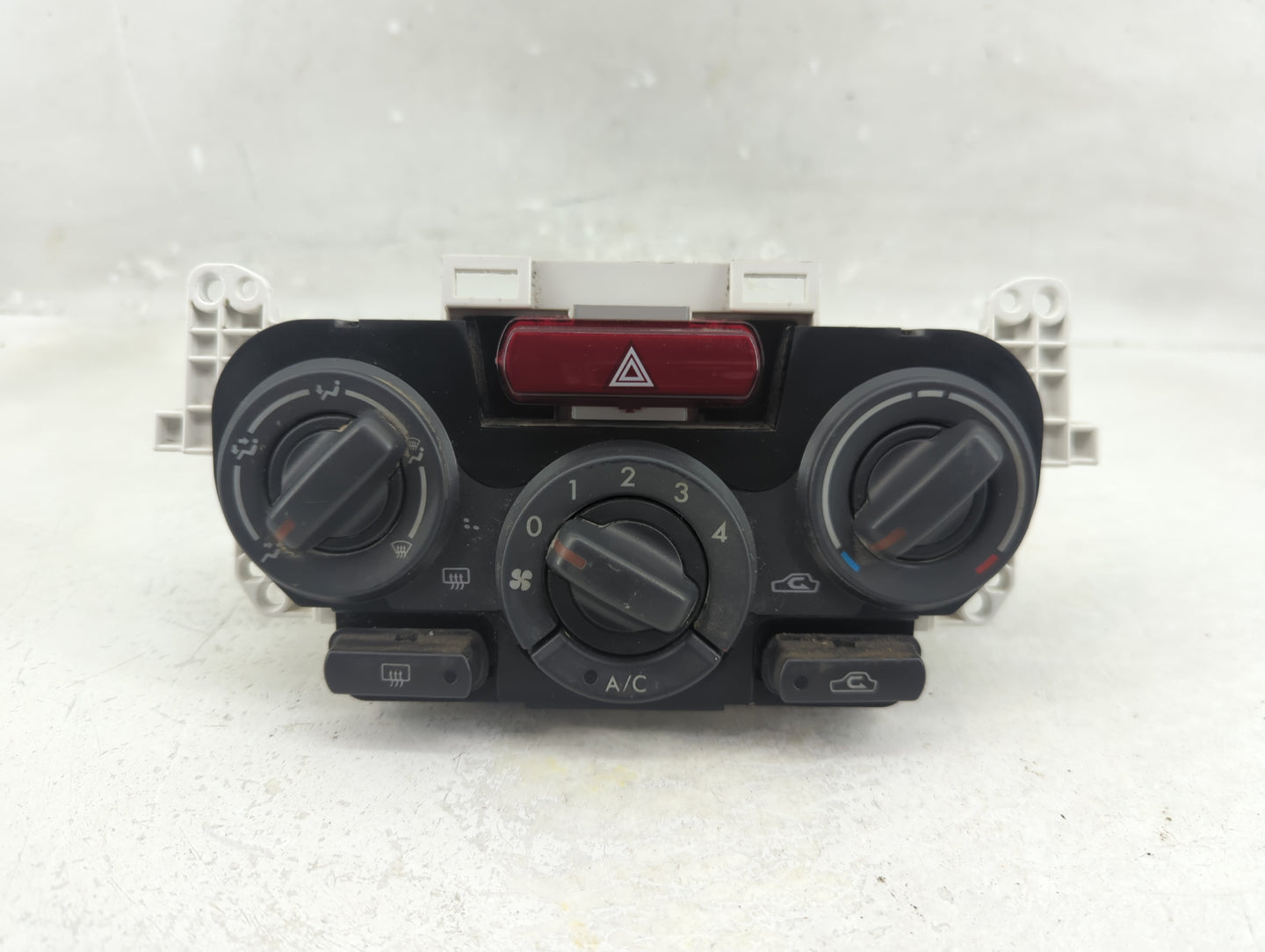2010 Subaru Forester Climate Control Module Temperature AC/Heater Replacement P/N:72311SC011 Fits OEM Used Auto Parts - Oemu