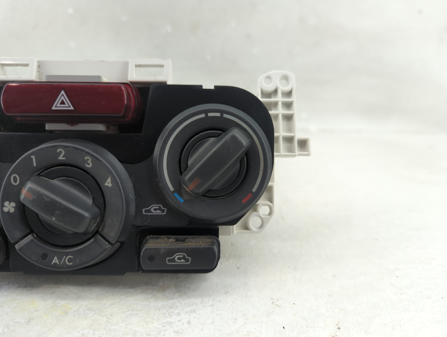 2010 Subaru Forester Climate Control Module Temperature AC/Heater Replacement P/N:72311SC011 Fits OEM Used Auto Parts - Oemu