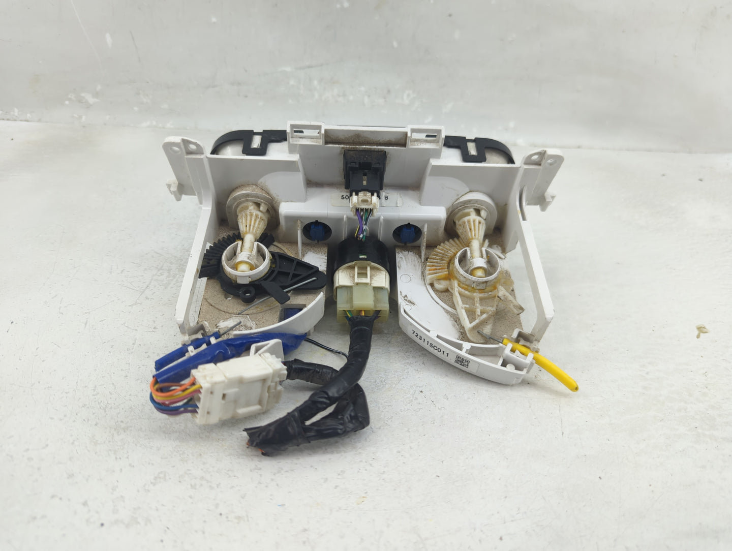 2010 Subaru Forester Climate Control Module Temperature AC/Heater Replacement P/N:72311SC011 Fits OEM Used Auto Parts - Oemu