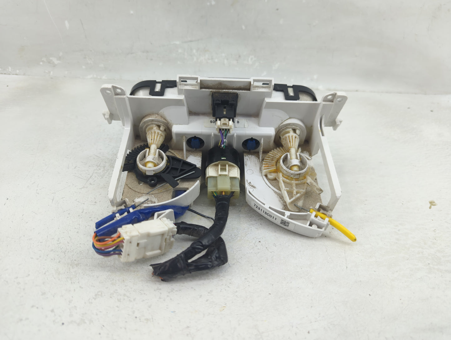 2010 Subaru Forester Climate Control Module Temperature AC/Heater Replacement P/N:72311SC011 Fits OEM Used Auto Parts - Oemu