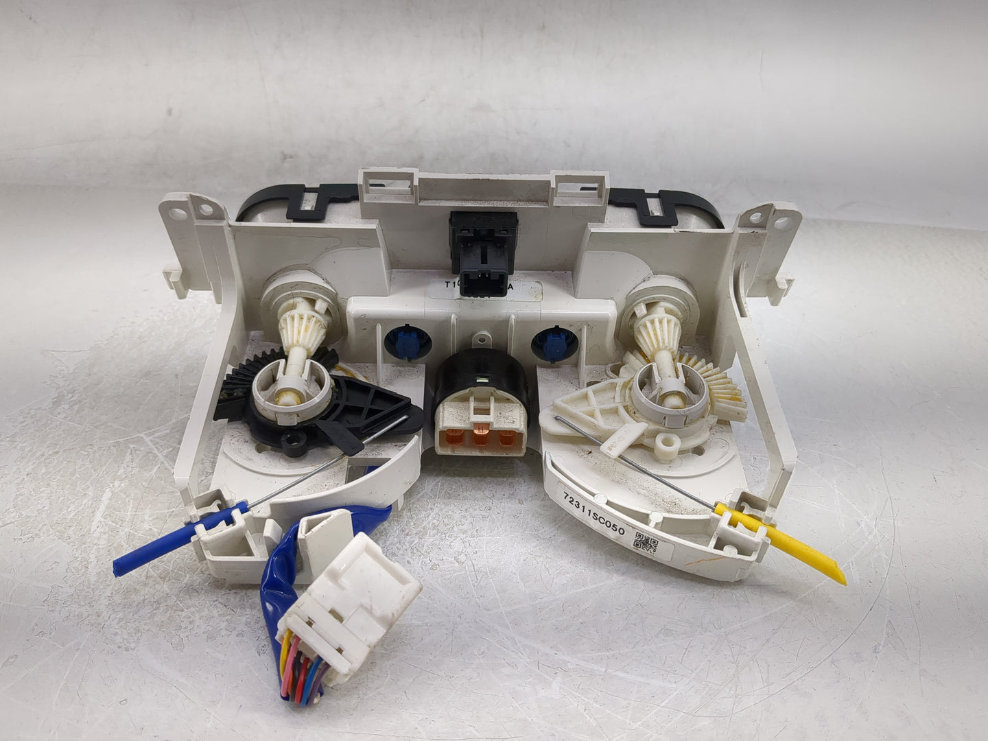 2010 Subaru Forester Climate Control Module Temperature AC/Heater Replacement P/N:72311SC050 Fits OEM Used Auto Parts - Oemu