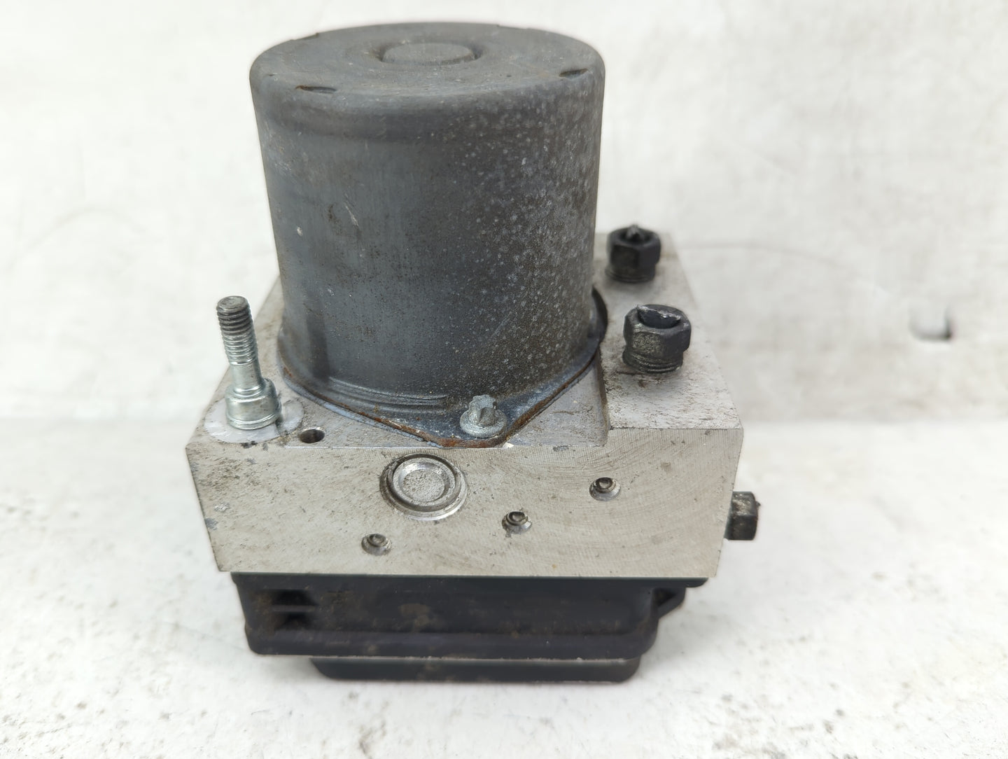 2009-2010 Subaru Forester ABS Pump Control Module Replacement P/N:0265230199 27536SC002 Fits Fits 2009 2010 OEM Used Auto Pa
