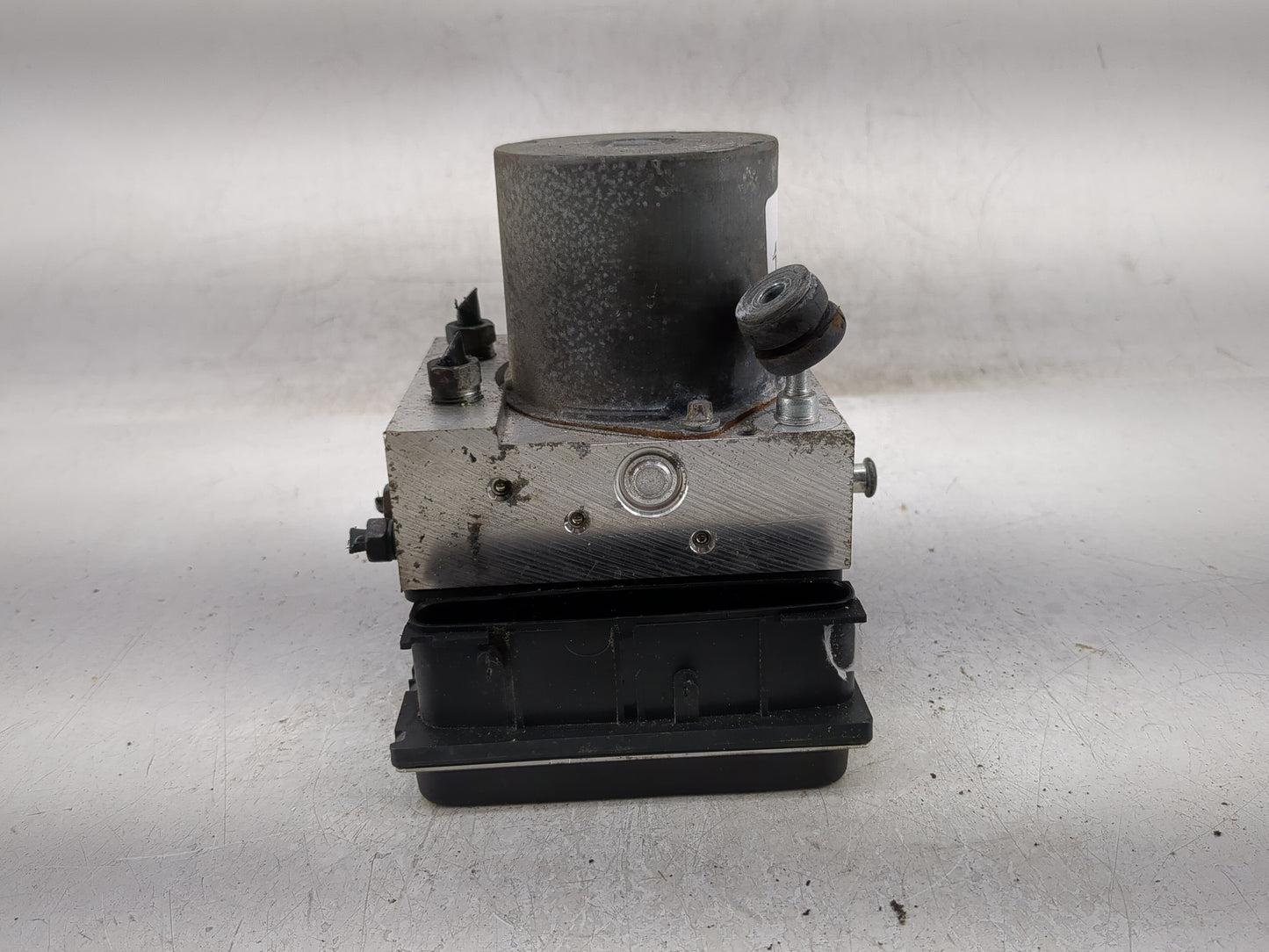 2009-2010 Subaru Forester ABS Pump Control Module Replacement P/N:0 265 951 584 Fits Fits 2009 2010 OEM Used Auto Parts - Oe